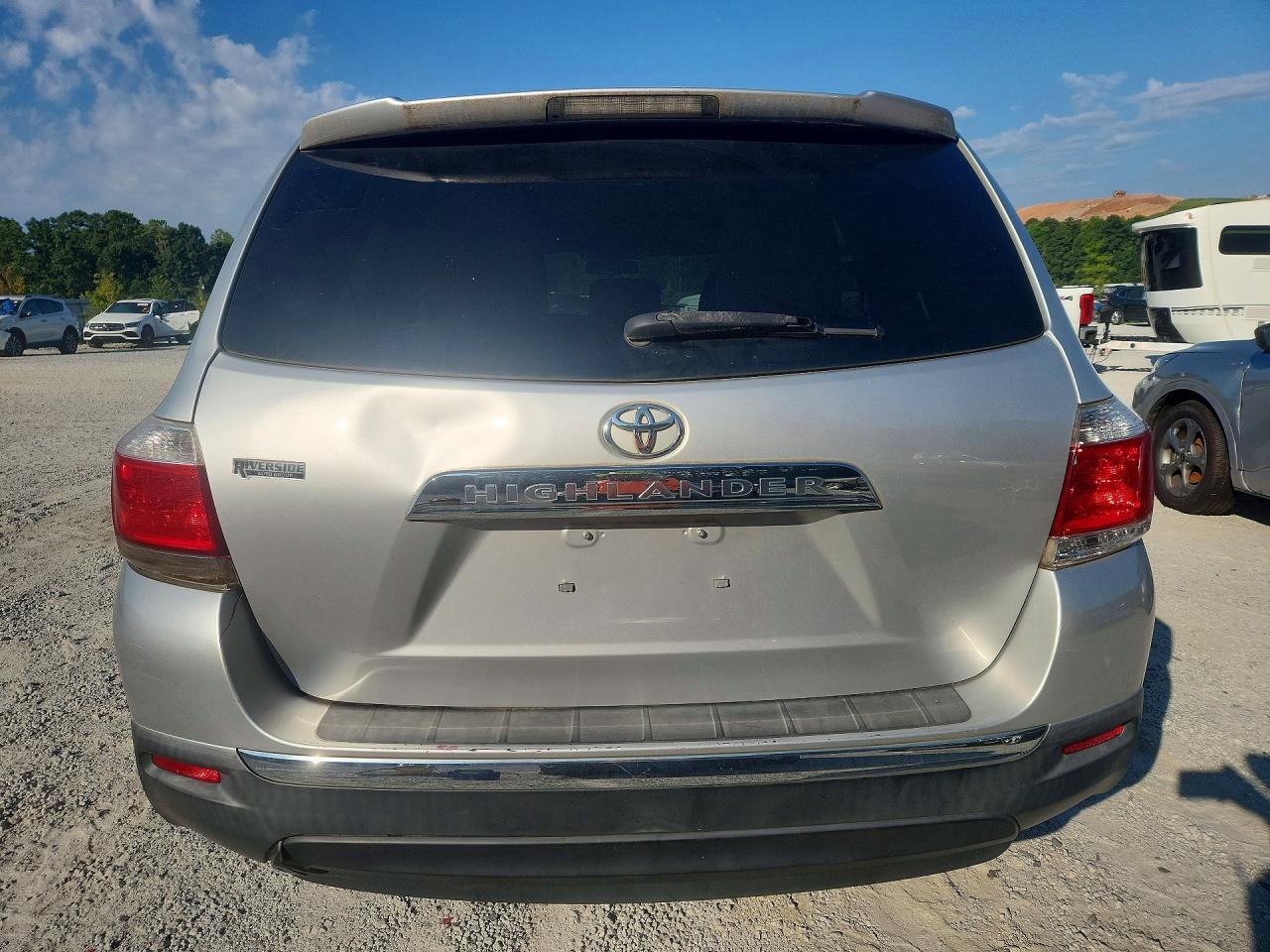 2013 Toyota Highlander Base Silver vin: 5TDZA3EH3DS033498