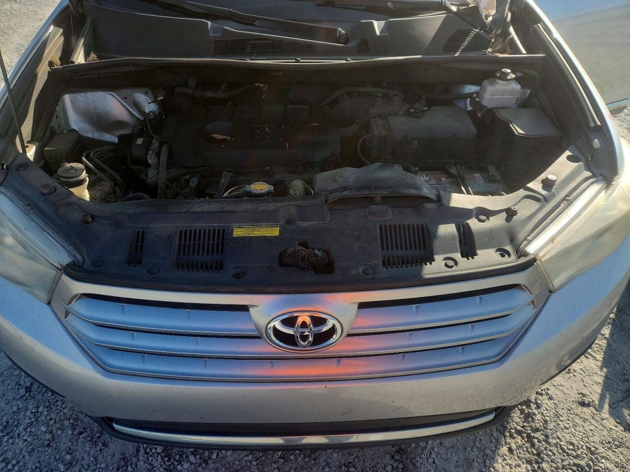 2013 Toyota Highlander Base Silver vin: 5TDZA3EH3DS033498