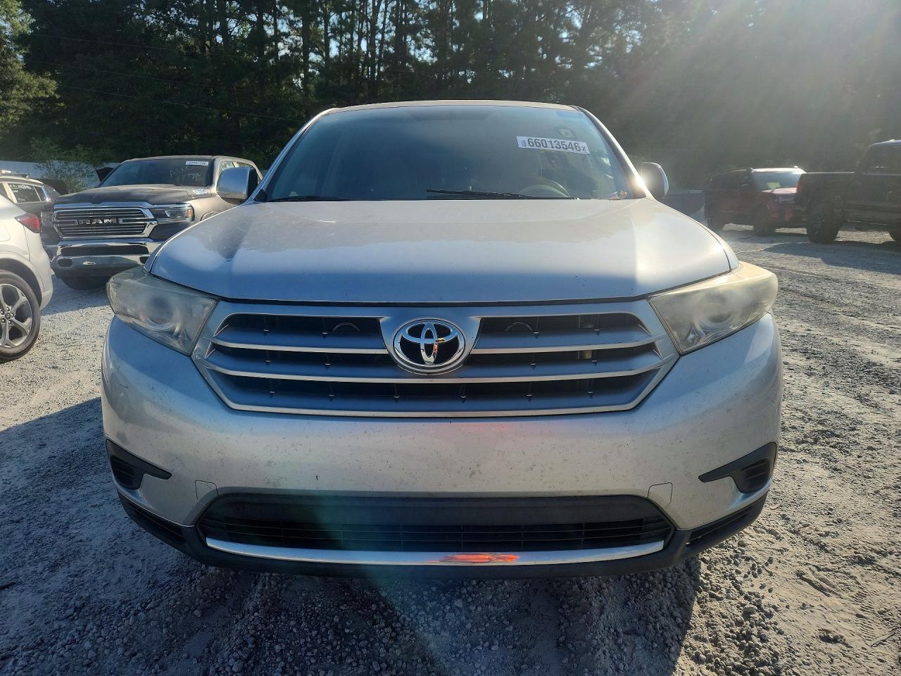 2013 Toyota Highlander Base Silver vin: 5TDZA3EH3DS033498