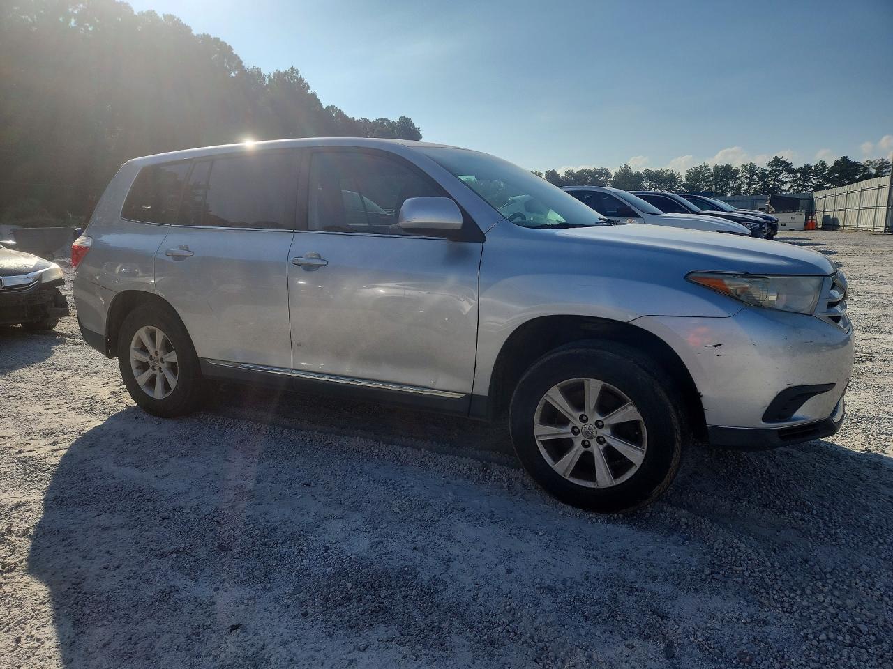 2013 Toyota Highlander Base Silver vin: 5TDZA3EH3DS033498