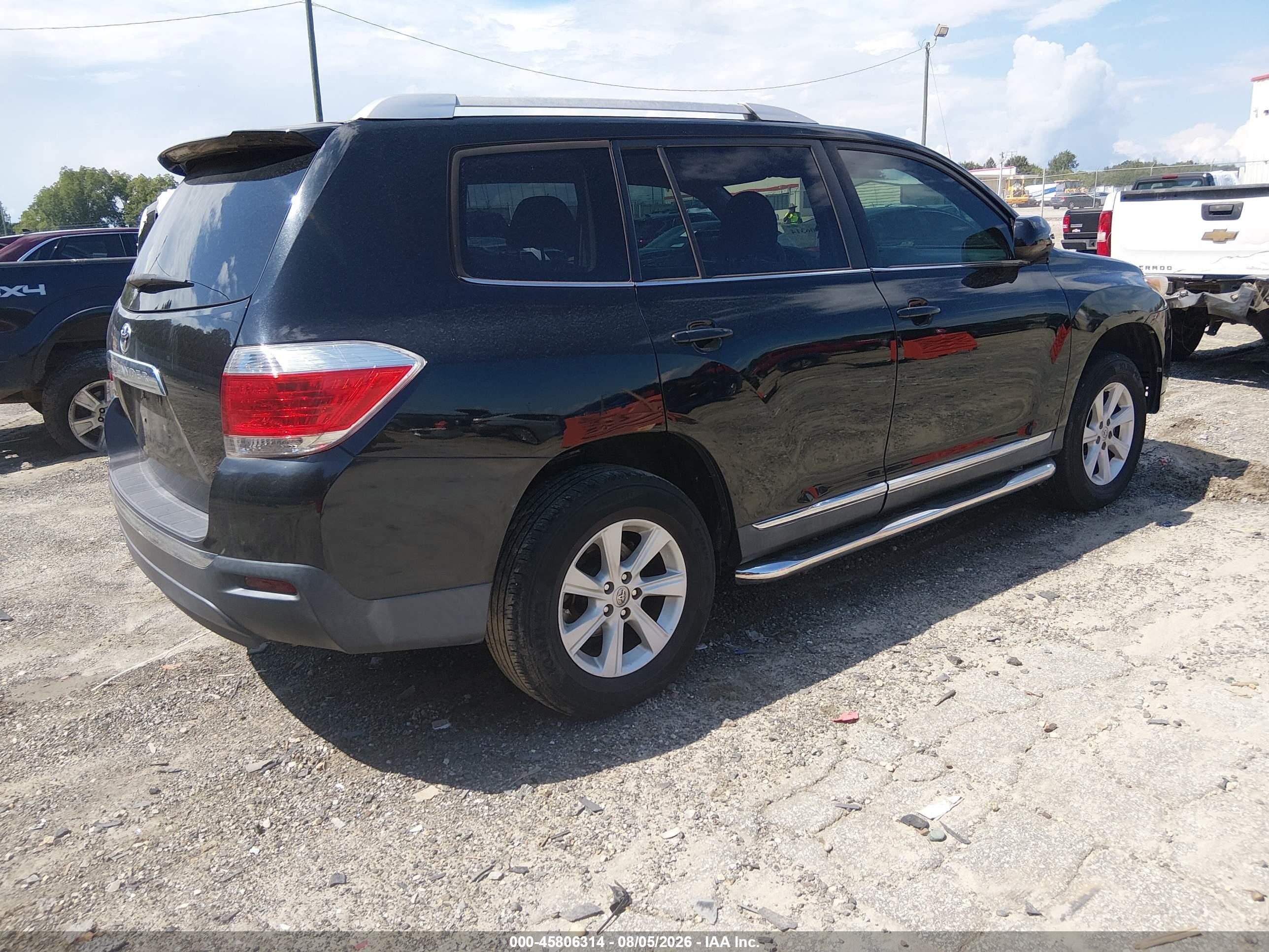 2013 Toyota Highlander   White vin: 5TDZA3EH3DS046042