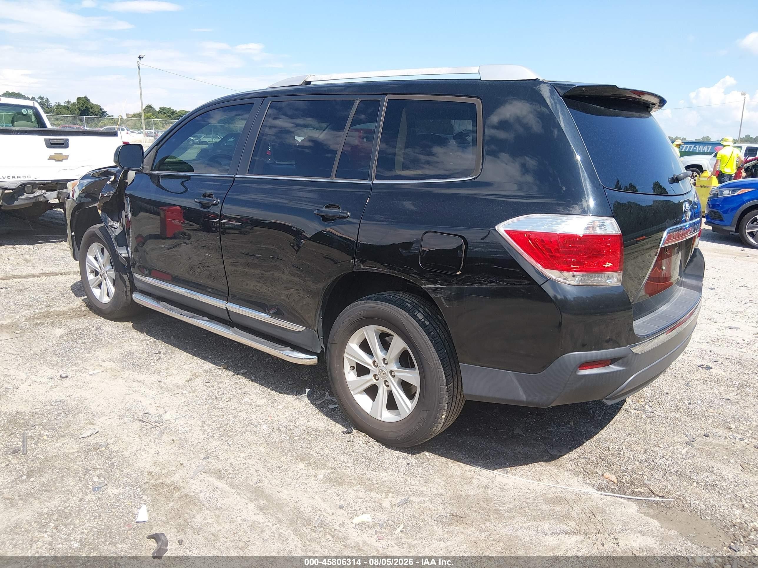 2013 Toyota Highlander   White vin: 5TDZA3EH3DS046042