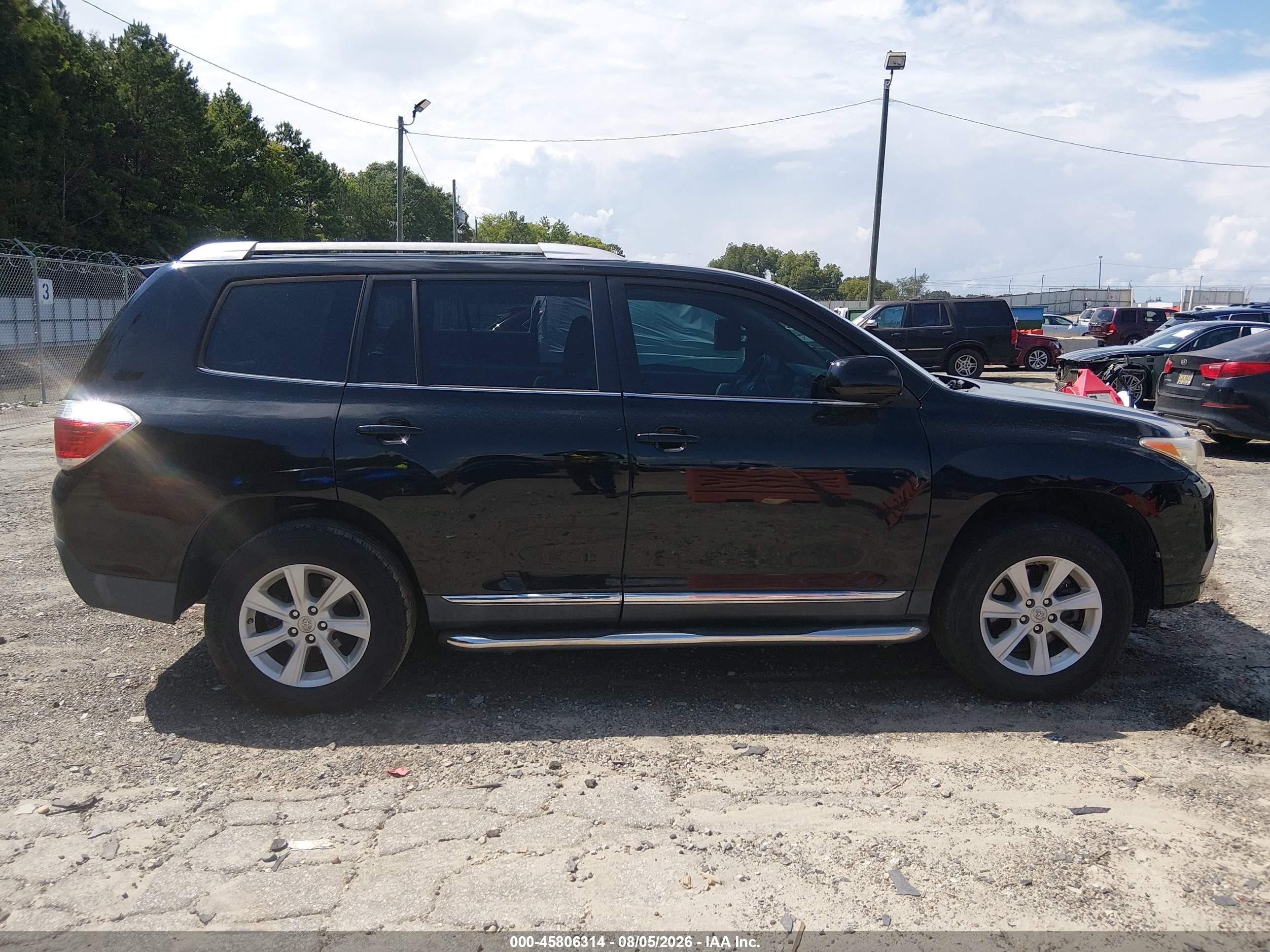 2013 Toyota Highlander   White vin: 5TDZA3EH3DS046042
