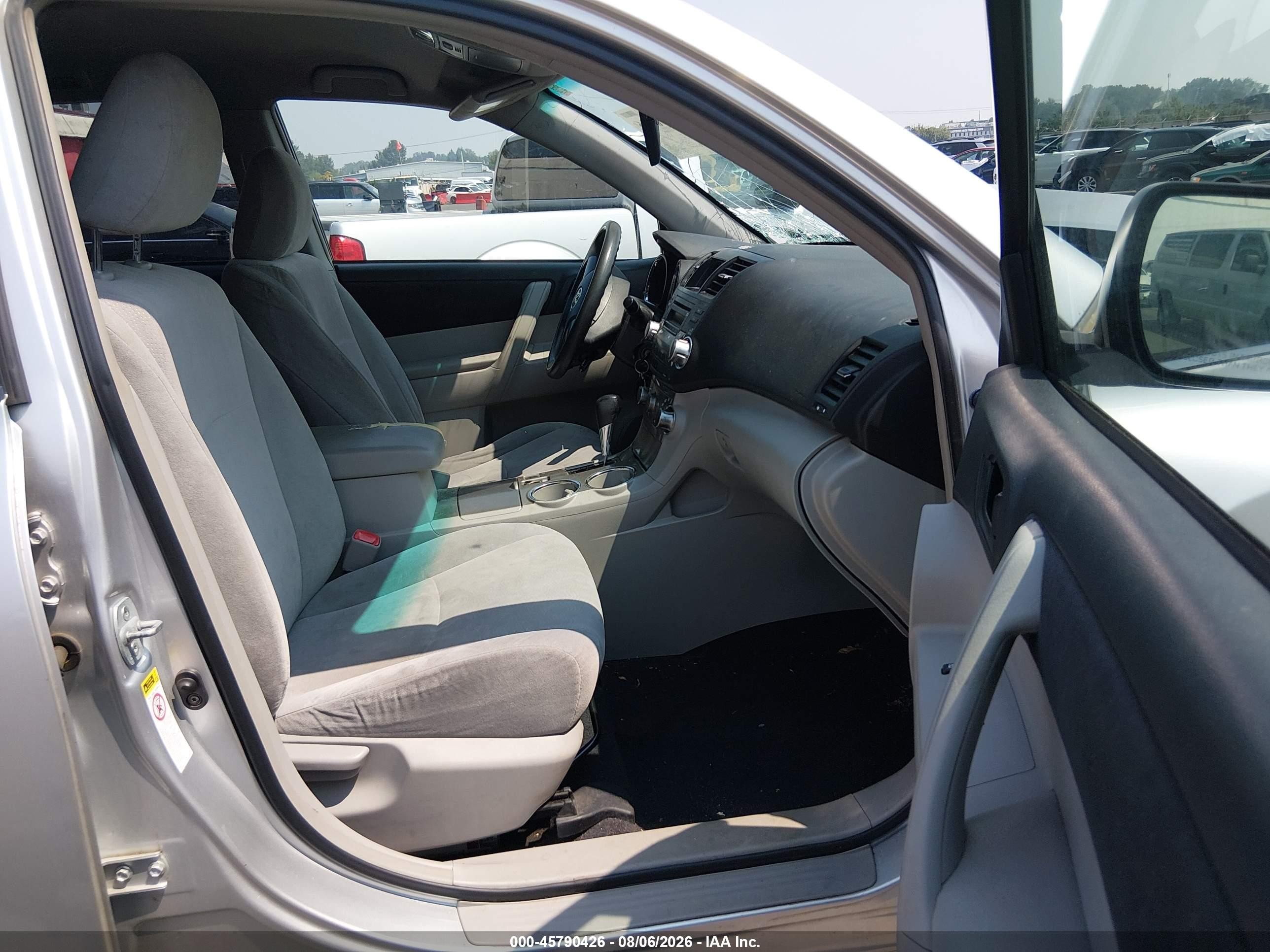 2011 Toyota Highlander   Silver vin: 5TDZA3EH4BS010180
