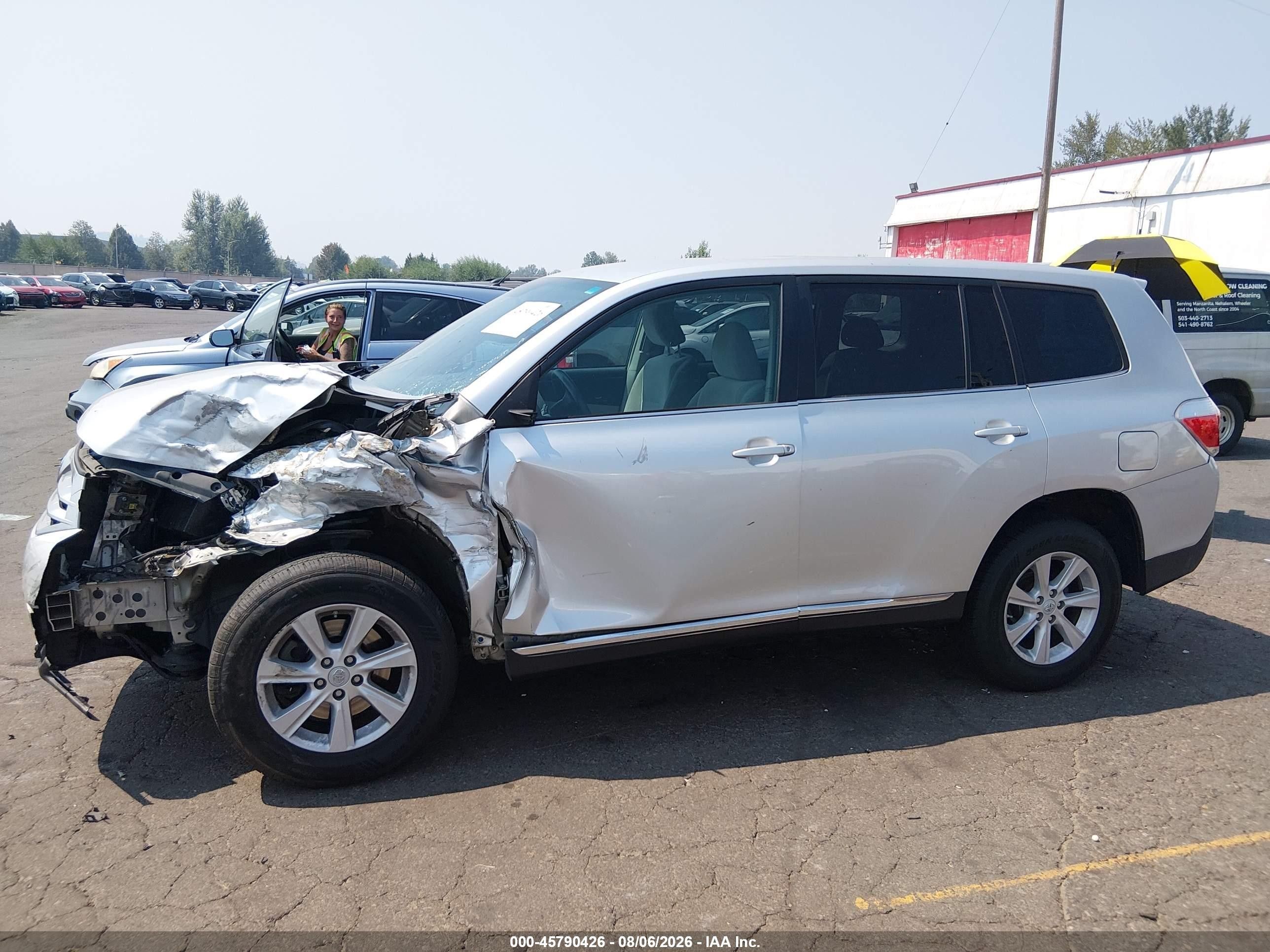 2011 Toyota Highlander   Silver vin: 5TDZA3EH4BS010180