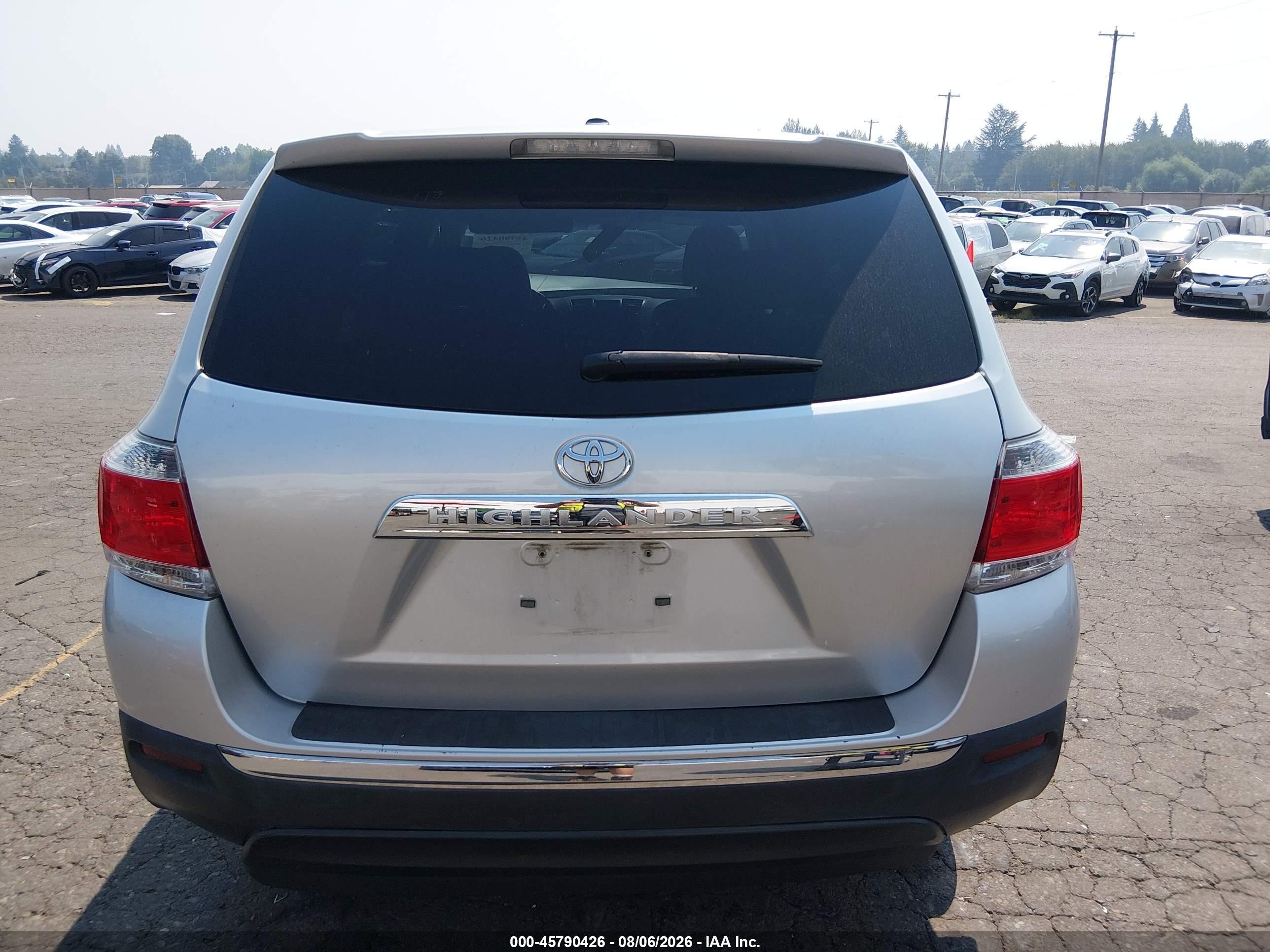 2011 Toyota Highlander   Silver vin: 5TDZA3EH4BS010180