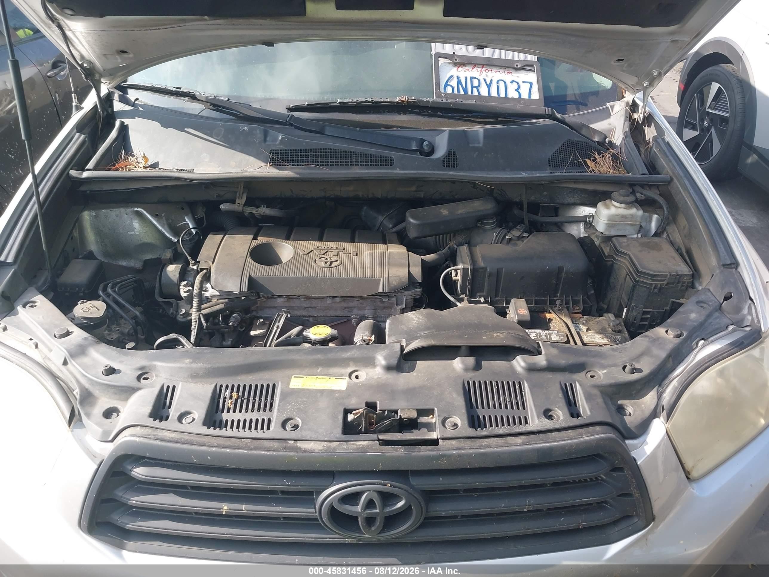 2010 Toyota Highlander   Silver vin: 5TDZA3EH5AS004449