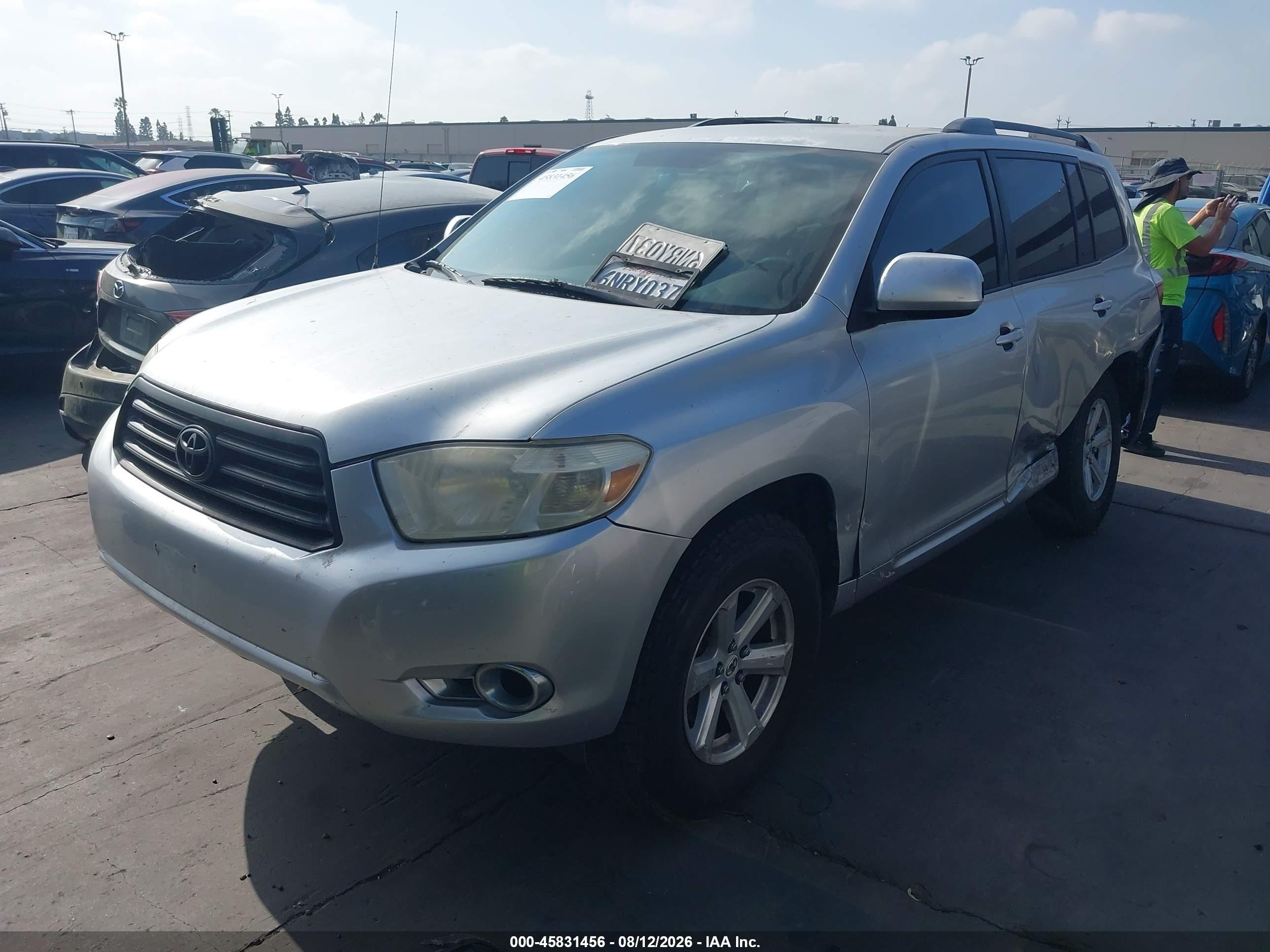 2010 Toyota Highlander   Silver vin: 5TDZA3EH5AS004449