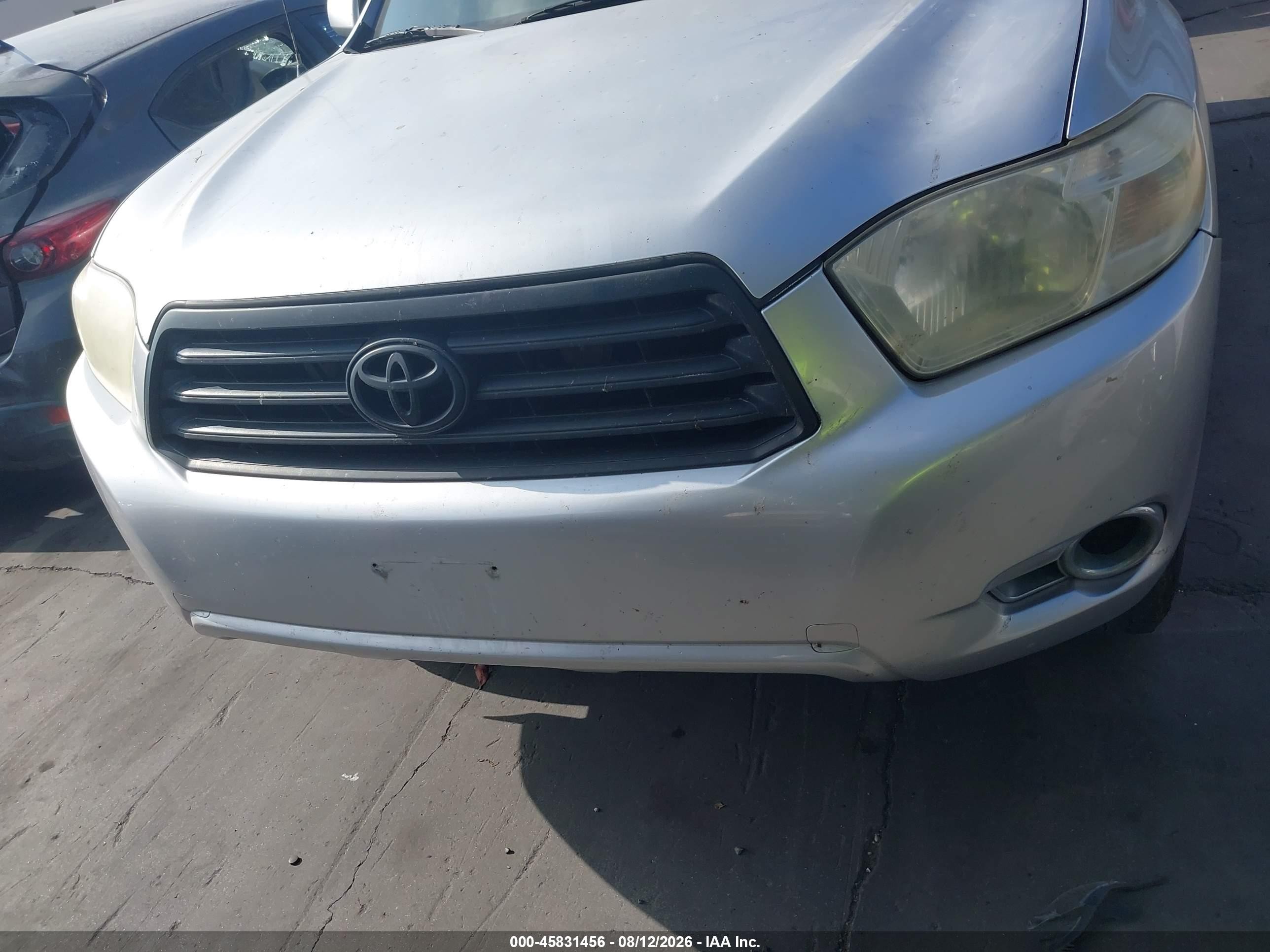 2010 Toyota Highlander   Silver vin: 5TDZA3EH5AS004449