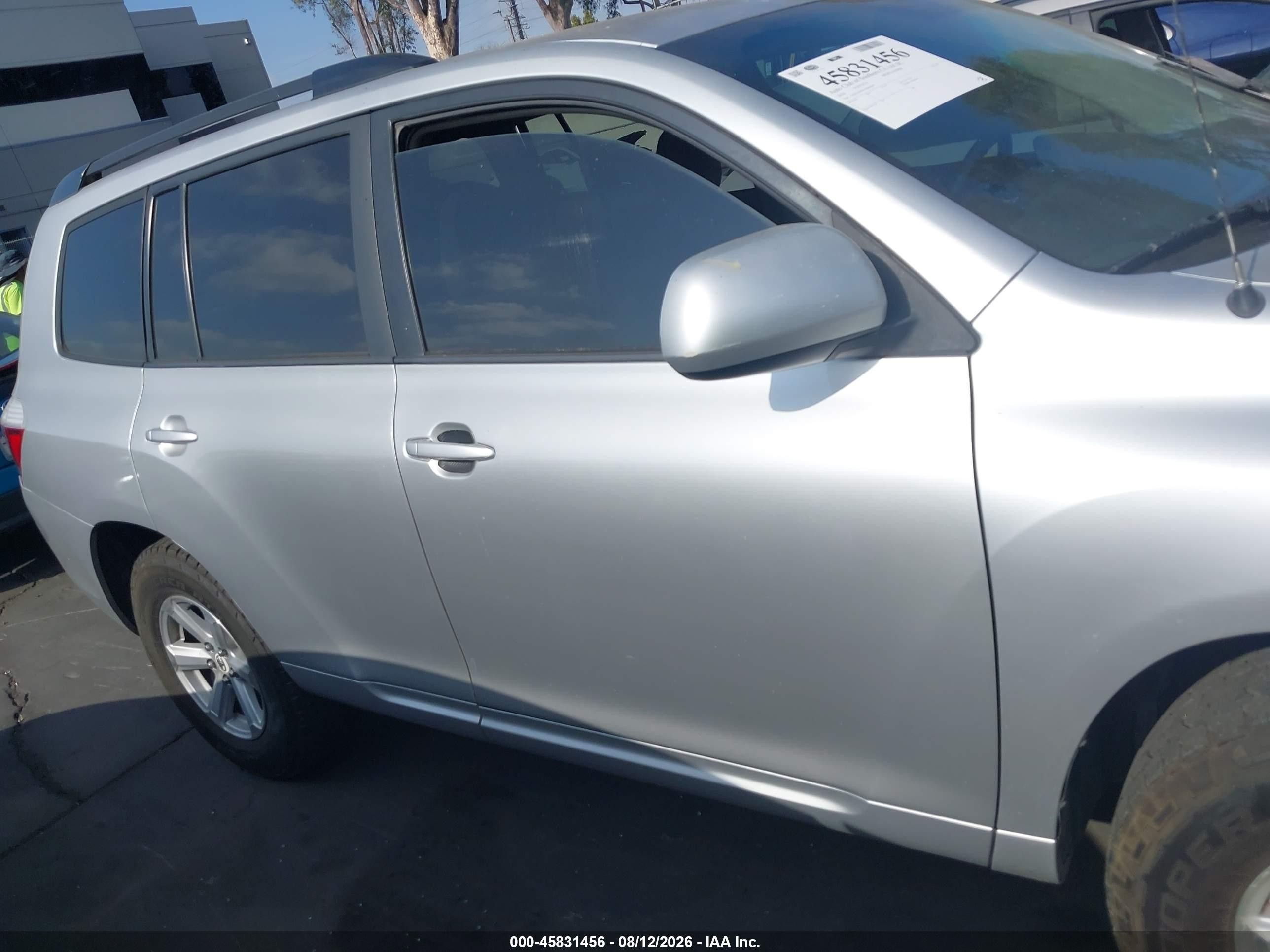 2010 Toyota Highlander   Silver vin: 5TDZA3EH5AS004449