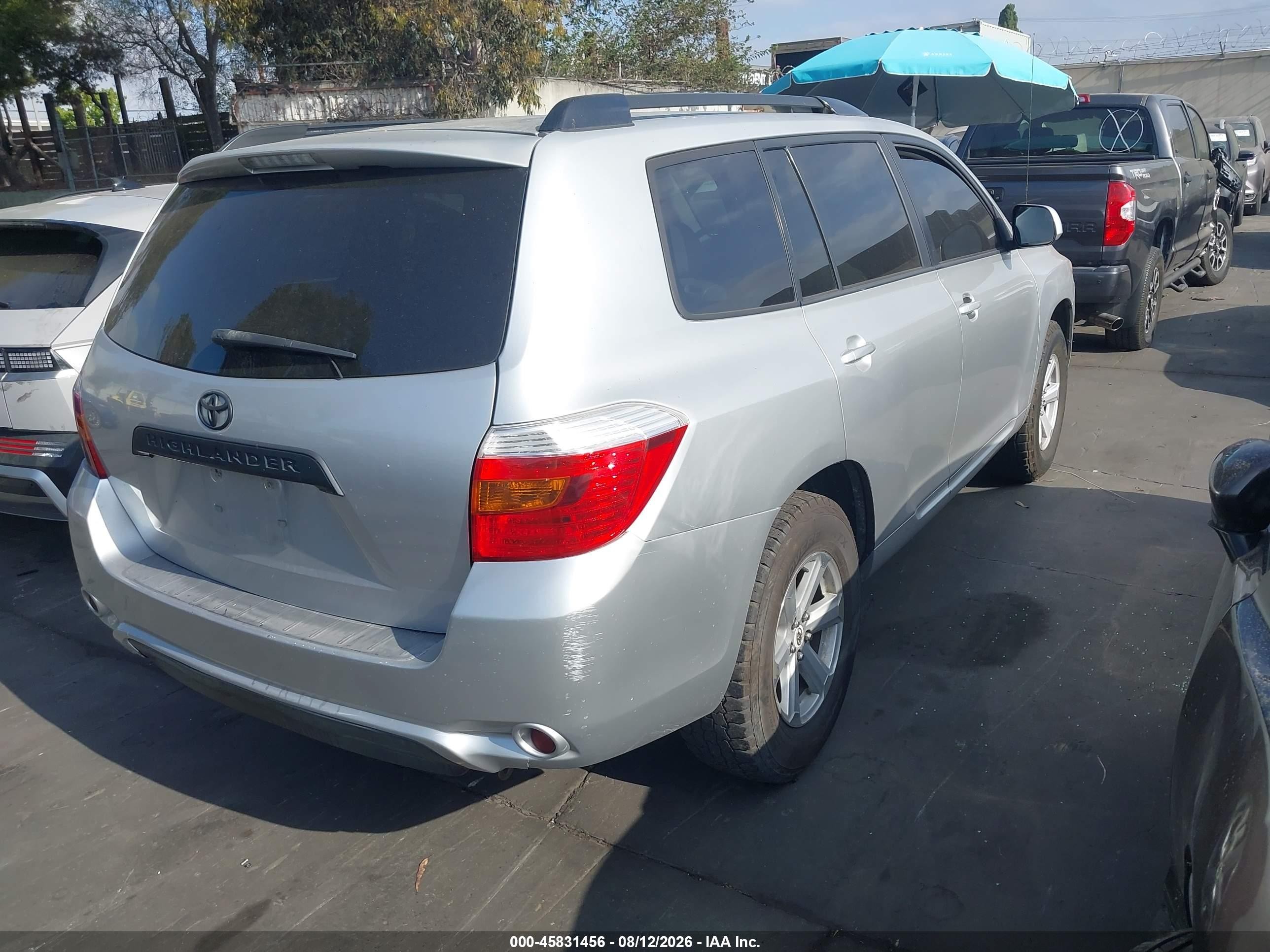 2010 Toyota Highlander   Silver vin: 5TDZA3EH5AS004449