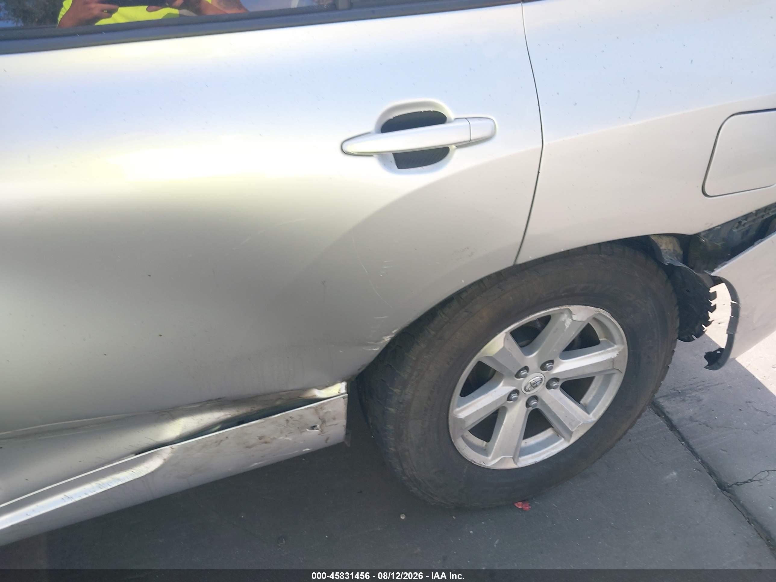 2010 Toyota Highlander   Silver vin: 5TDZA3EH5AS004449