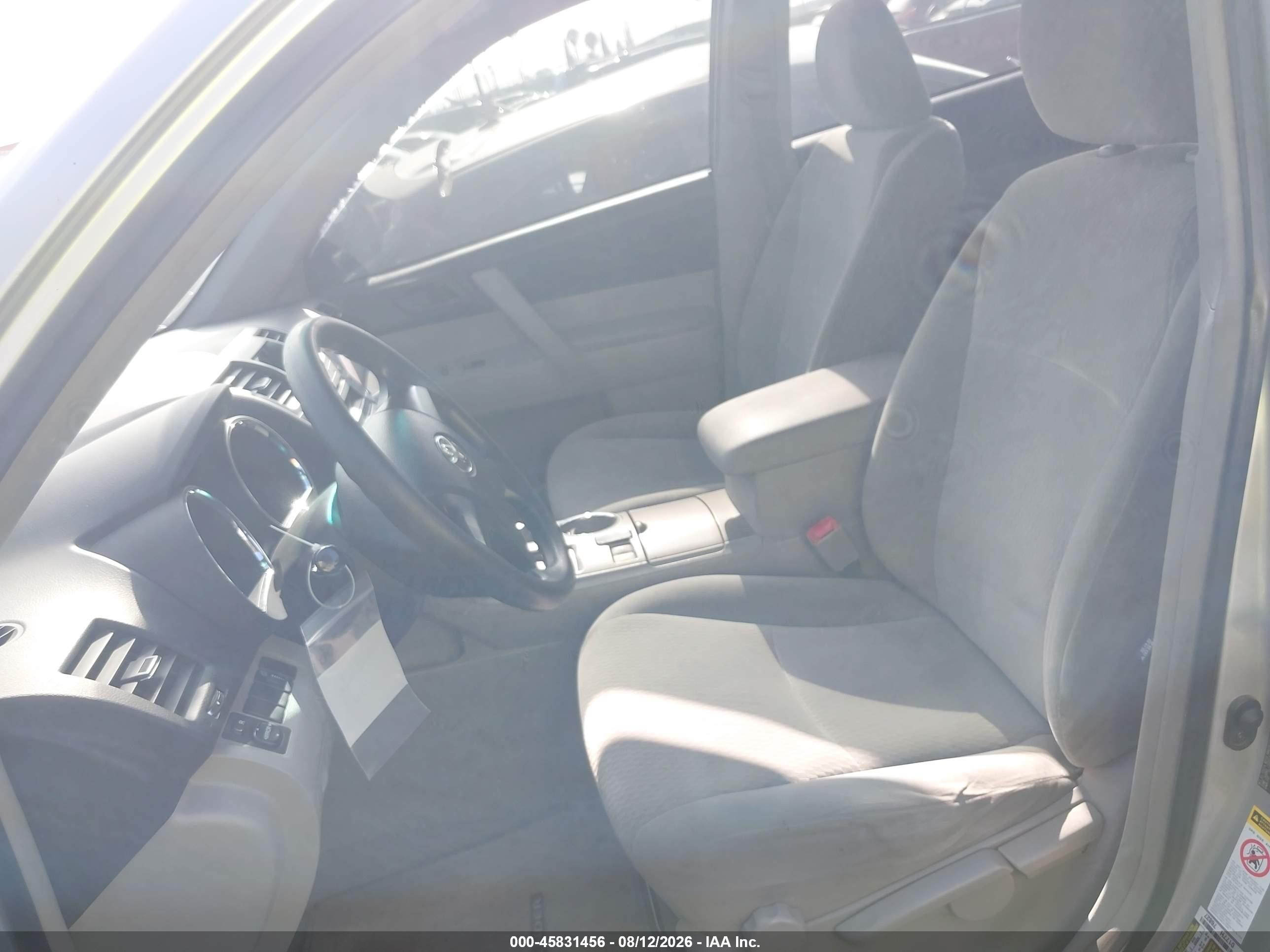 2010 Toyota Highlander   Silver vin: 5TDZA3EH5AS004449