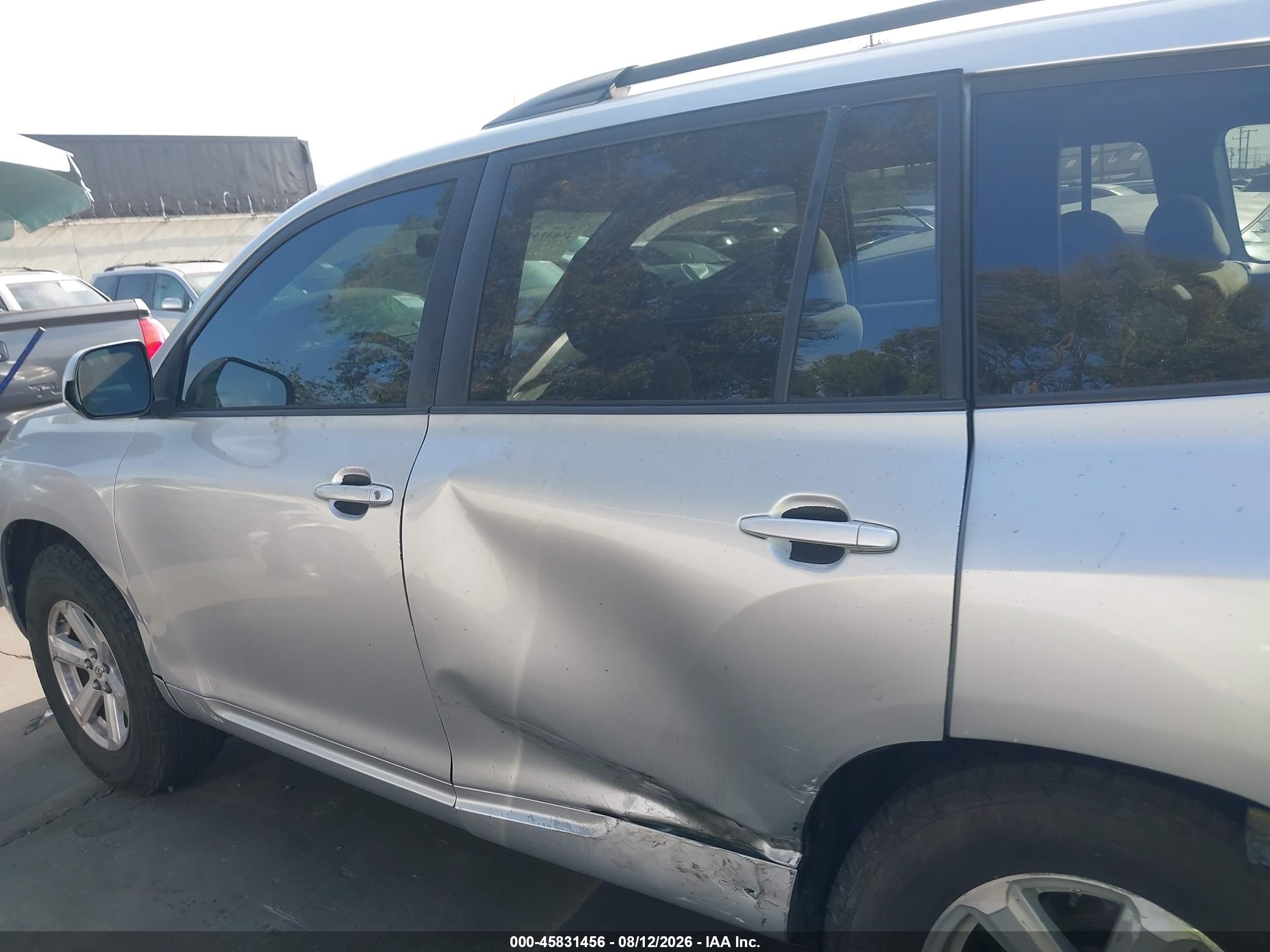 2010 Toyota Highlander   Silver vin: 5TDZA3EH5AS004449
