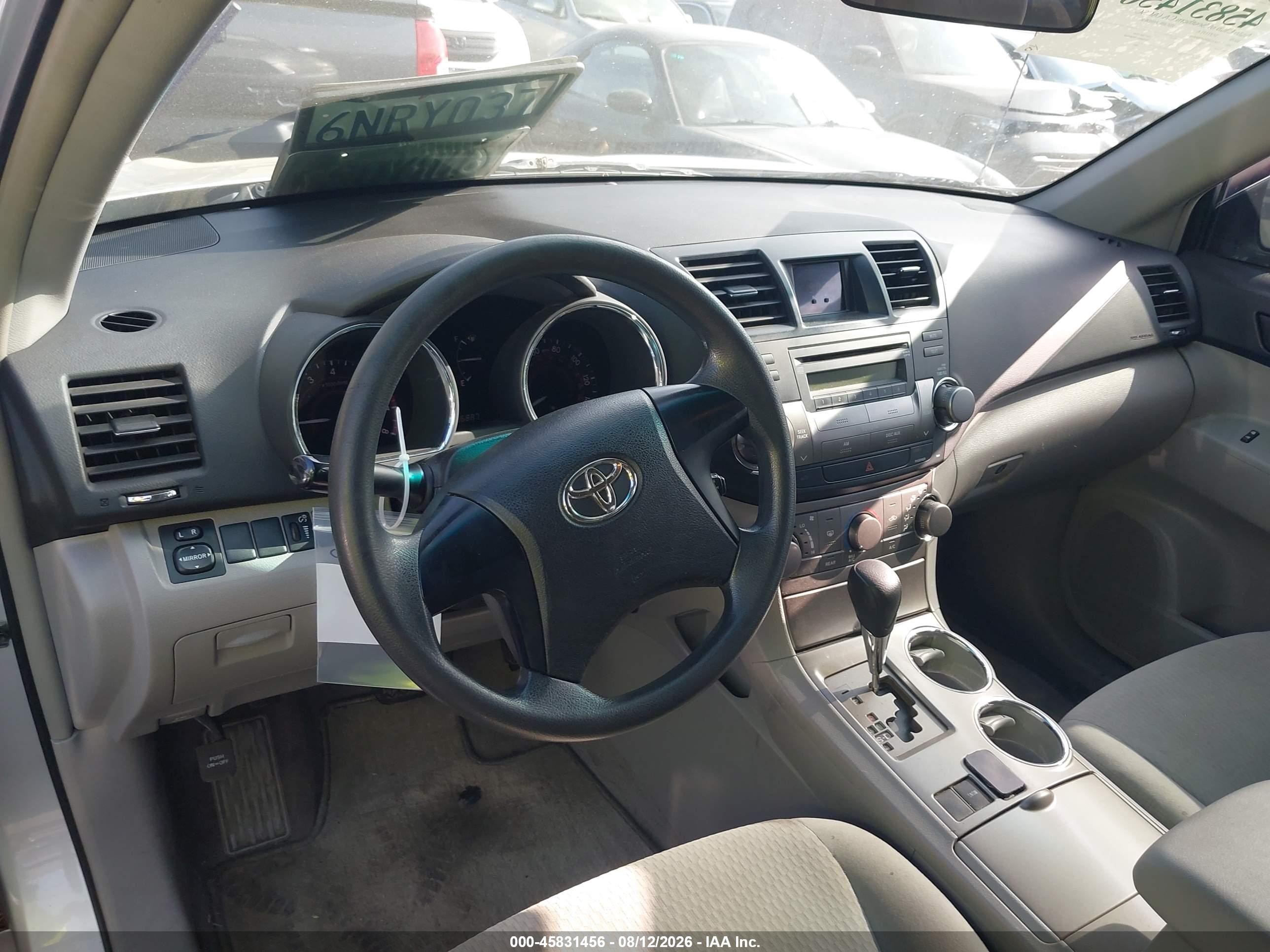 2010 Toyota Highlander   Silver vin: 5TDZA3EH5AS004449