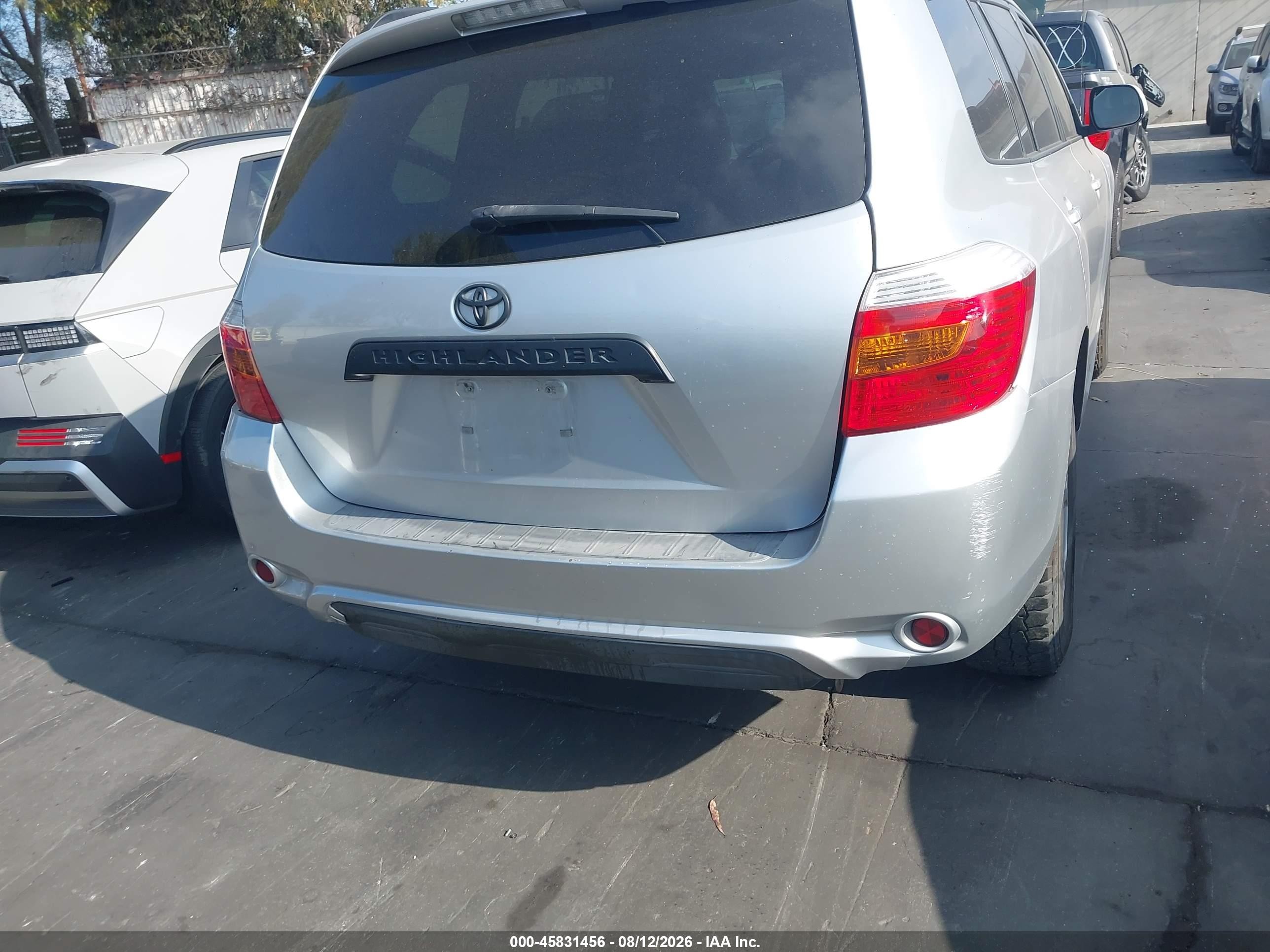 2010 Toyota Highlander   Silver vin: 5TDZA3EH5AS004449