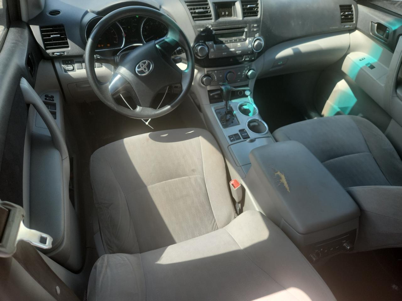 2012 Toyota Uk Серебряный vin: 5TDZA3EH5CS018497