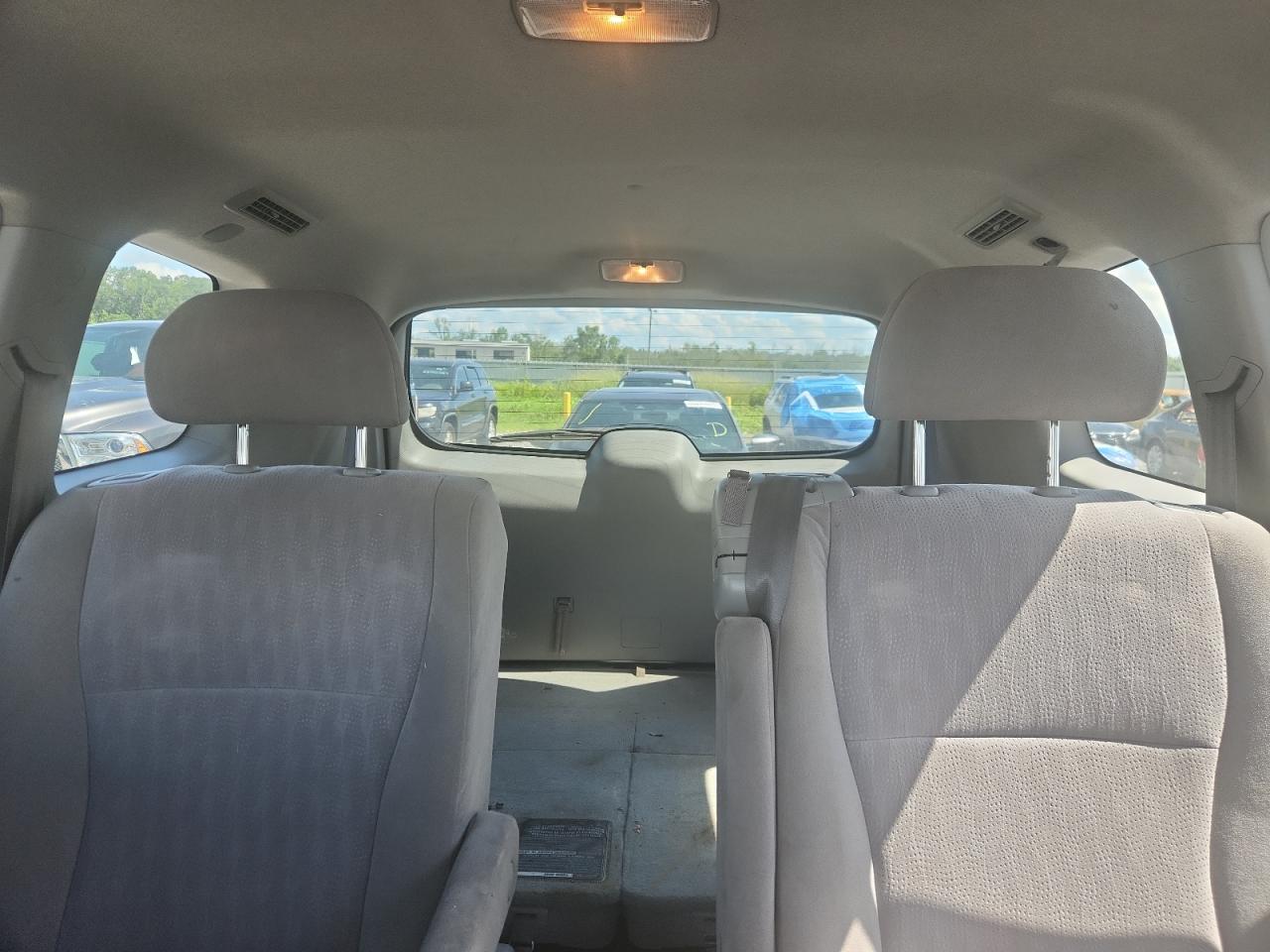 2012 Toyota Uk Серебряный vin: 5TDZA3EH5CS018497