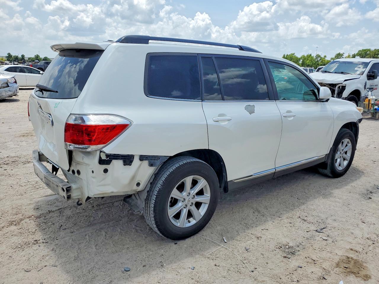 2012 Toyota Highlander Base White vin: 5TDZA3EH5CS019214