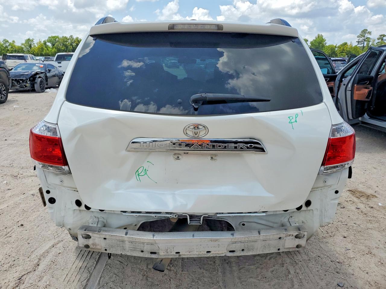 2012 Toyota Highlander Base White vin: 5TDZA3EH5CS019214