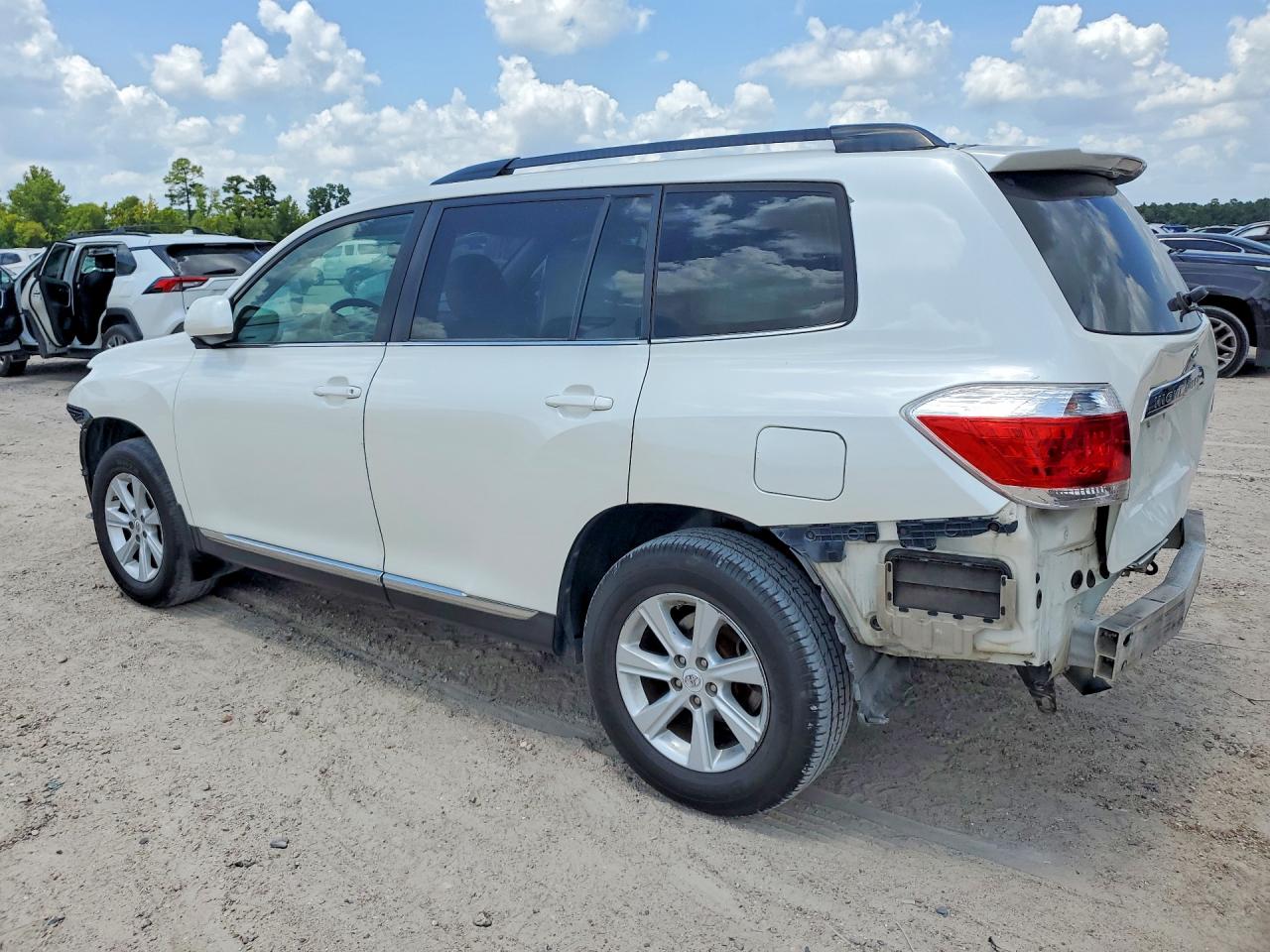 2012 Toyota Highlander Base White vin: 5TDZA3EH5CS019214