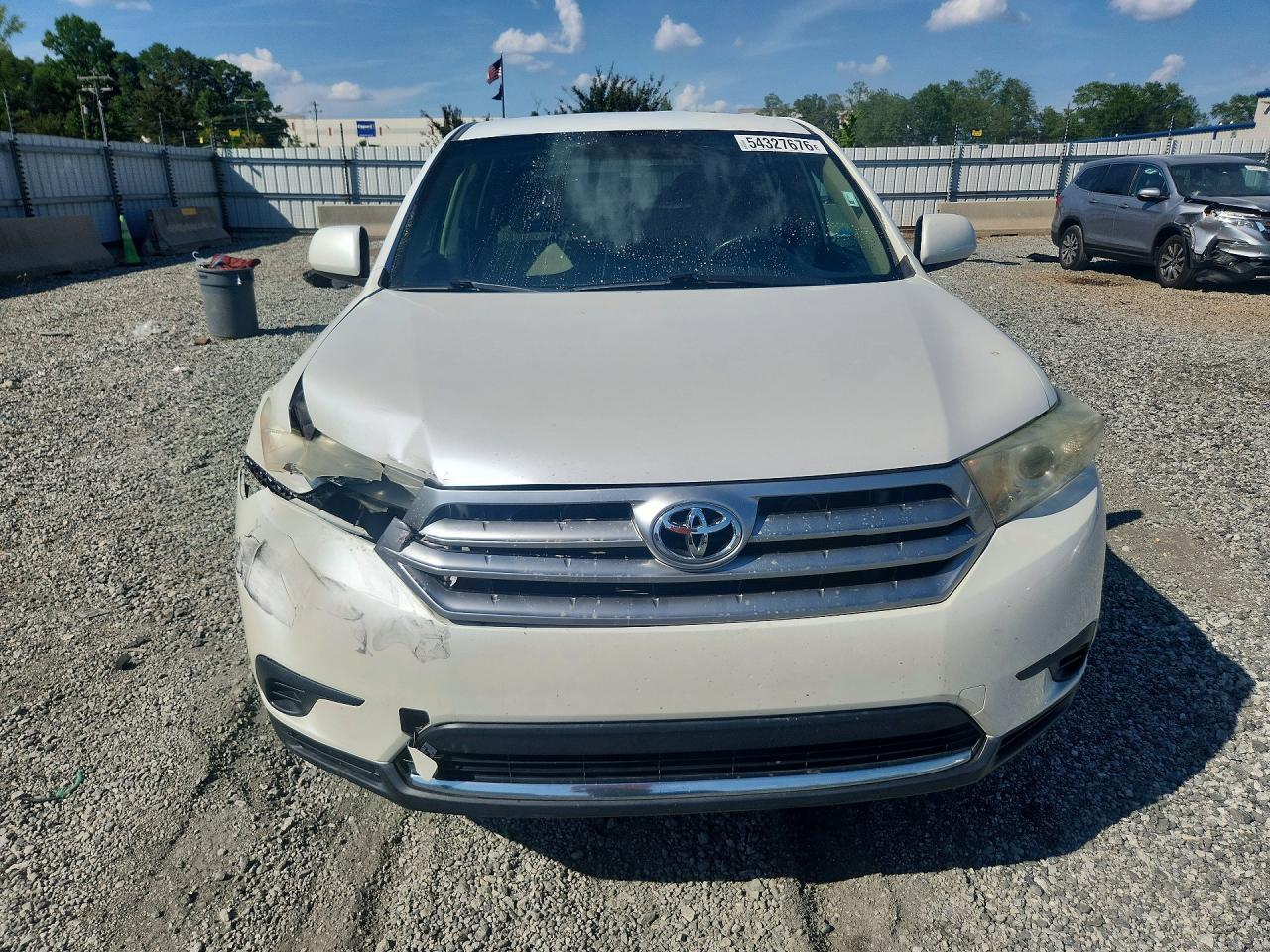 2013 Toyota Highlander Base White vin: 5TDZA3EH5DS033924