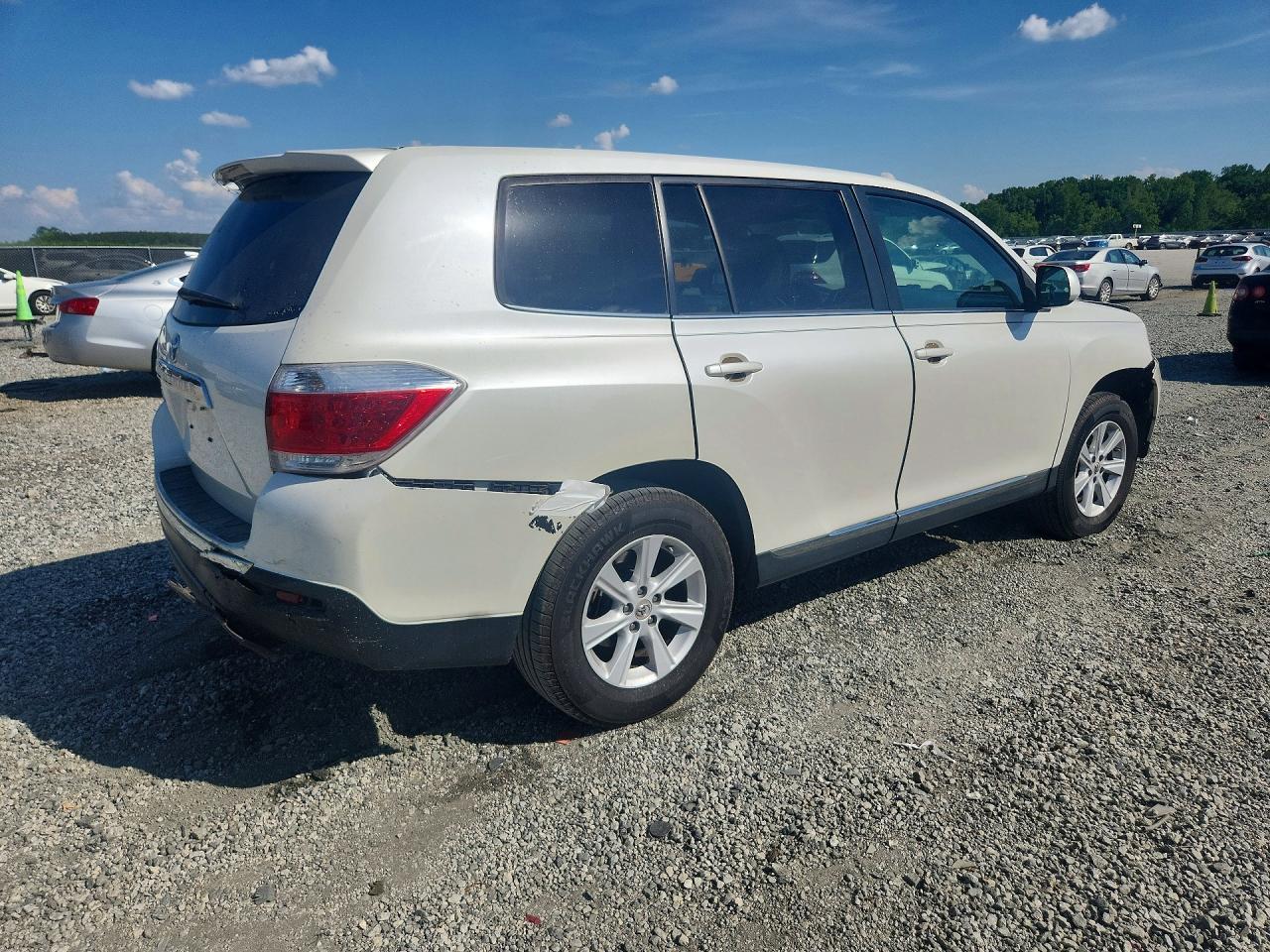 2013 Toyota Highlander Base White vin: 5TDZA3EH5DS033924