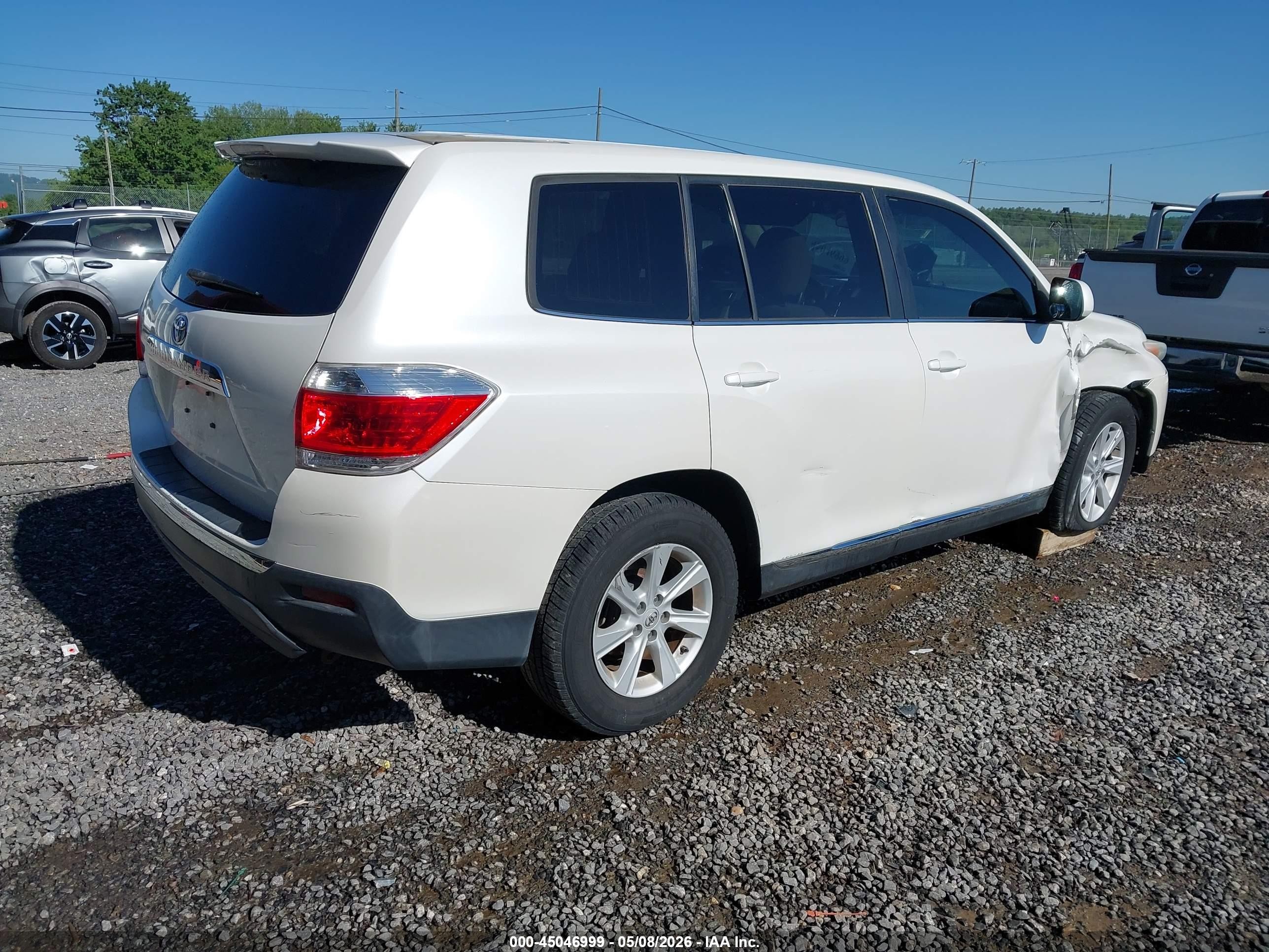 2013 Toyota Highlander   White vin: 5TDZA3EH5DS036581