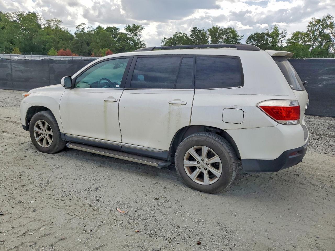 2013 Toyota Highlander Plus Белый vin: 5TDZA3EH5DS044762