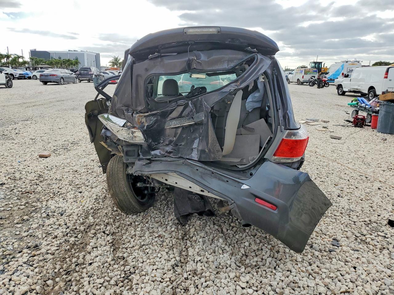 2012 Toyota Highlander Base Gray vin: 5TDZA3EH6CS030111