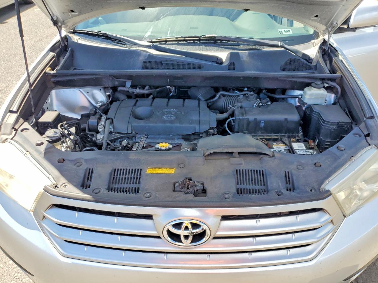2013 Toyota Highlander Base Silver vin: 5TDZA3EH6DS044902
