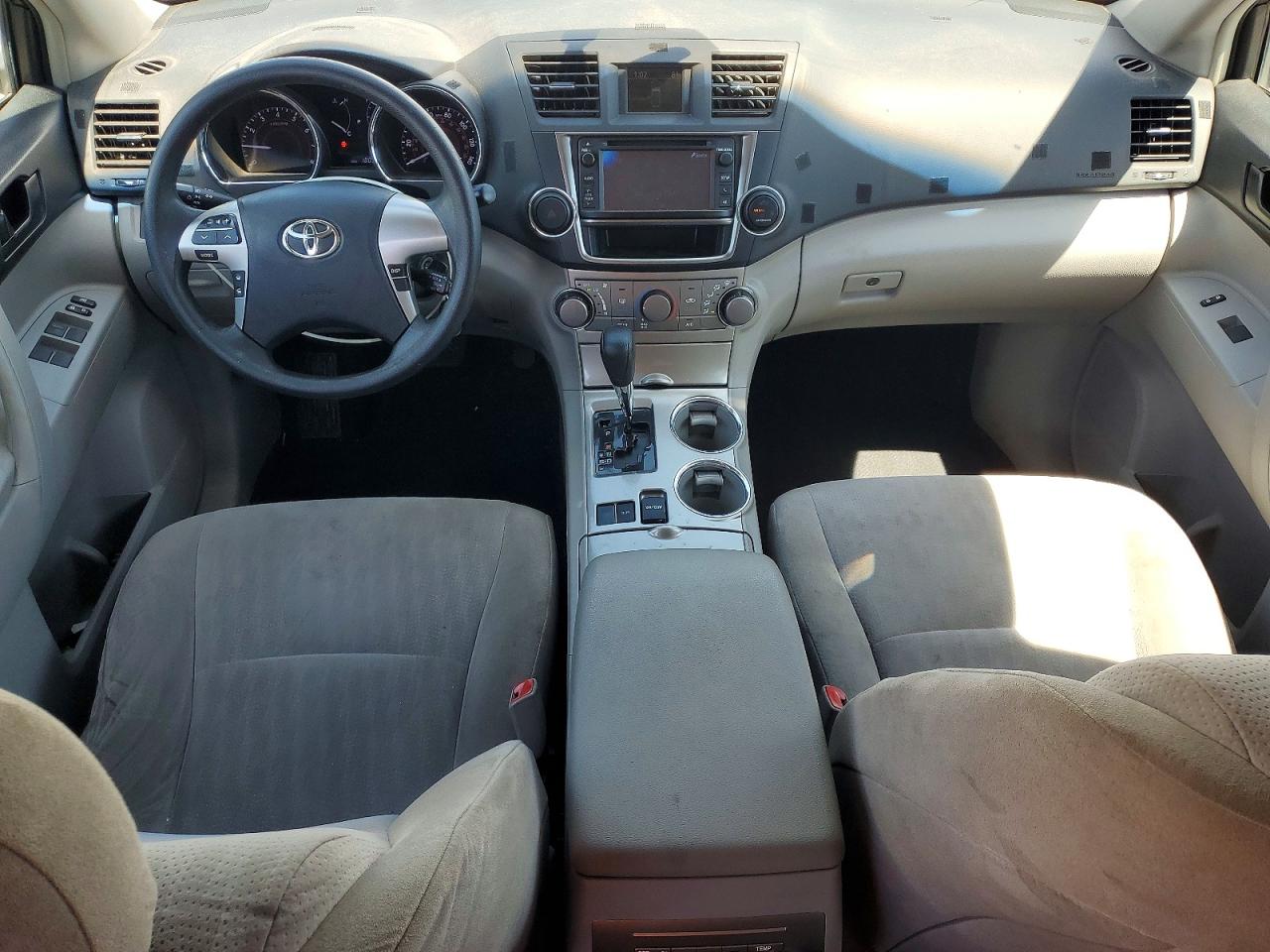 2013 Toyota Highlander Base Silver vin: 5TDZA3EH6DS044902