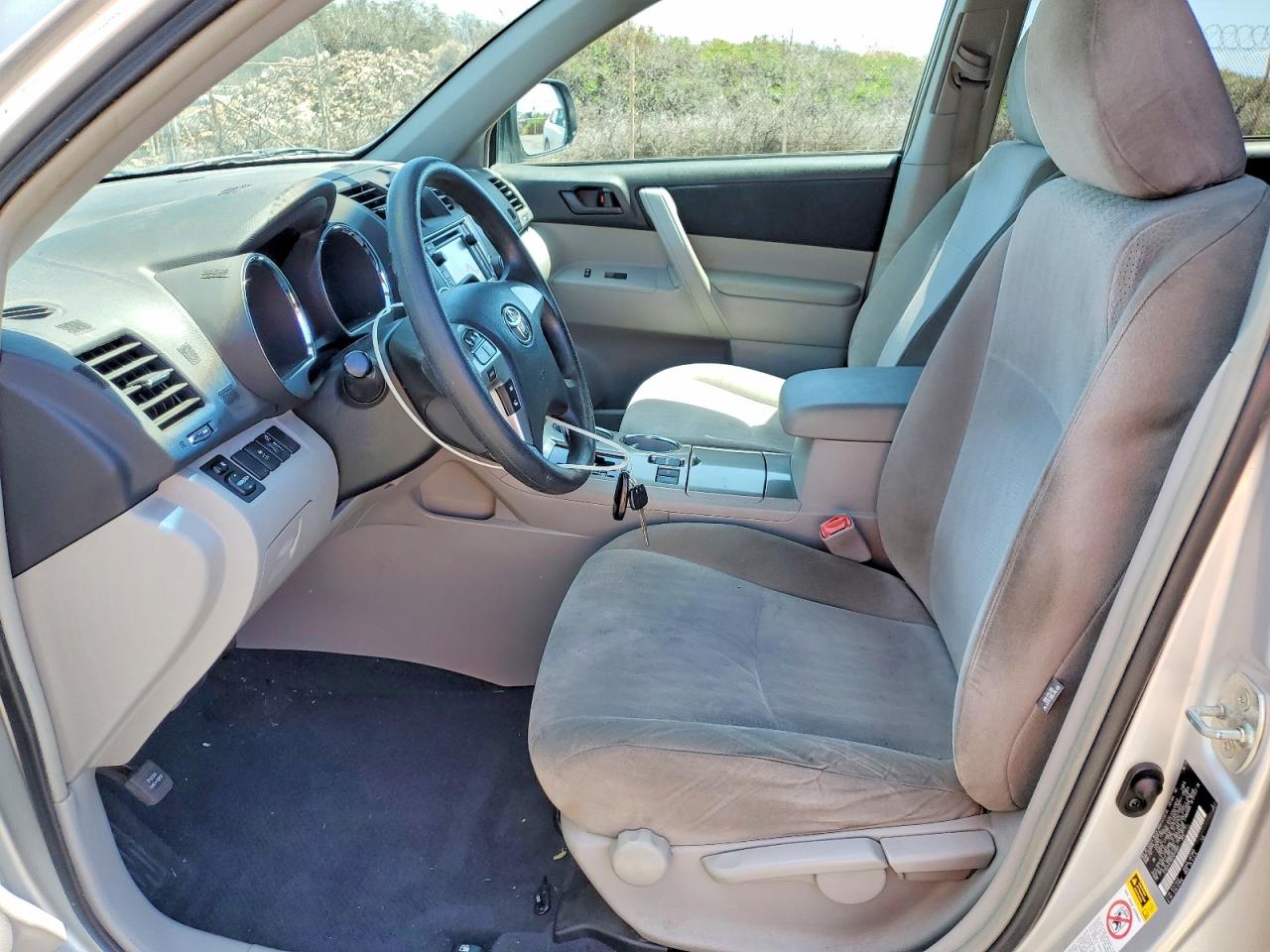 2013 Toyota Highlander Base Silver vin: 5TDZA3EH6DS044902