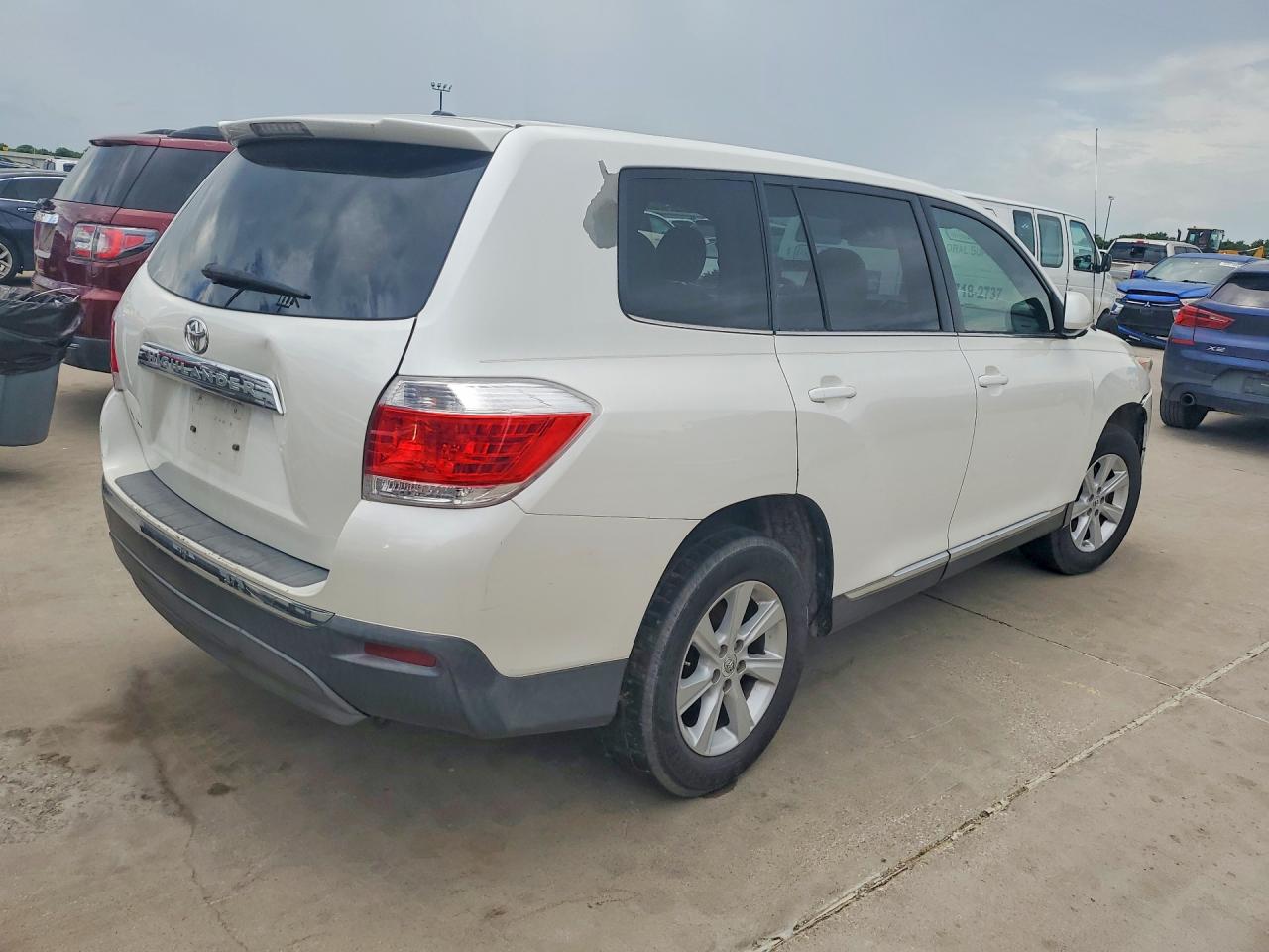2011 Toyota Highlander Base White vin: 5TDZA3EH7BS009475