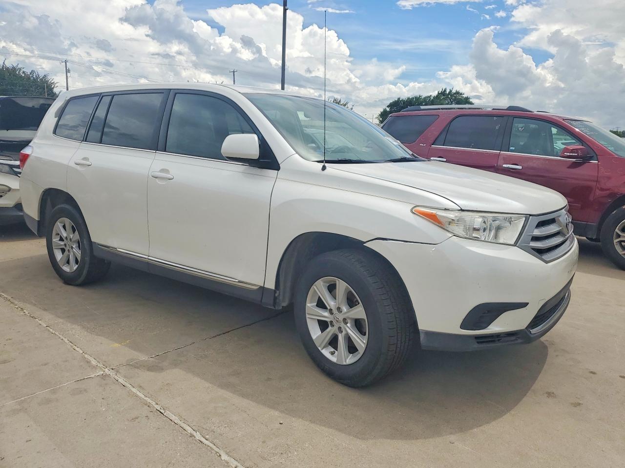 2011 Toyota Highlander Base White vin: 5TDZA3EH7BS009475