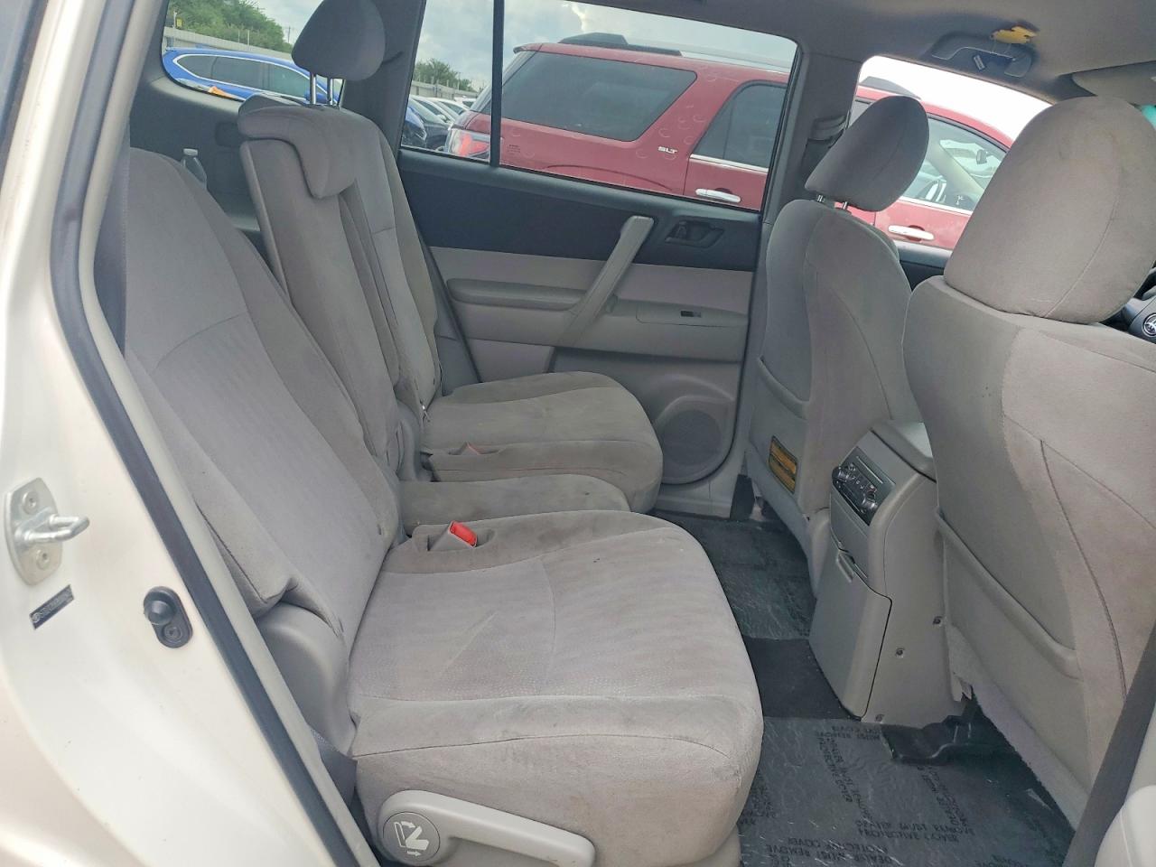2011 Toyota Highlander Base White vin: 5TDZA3EH7BS009475