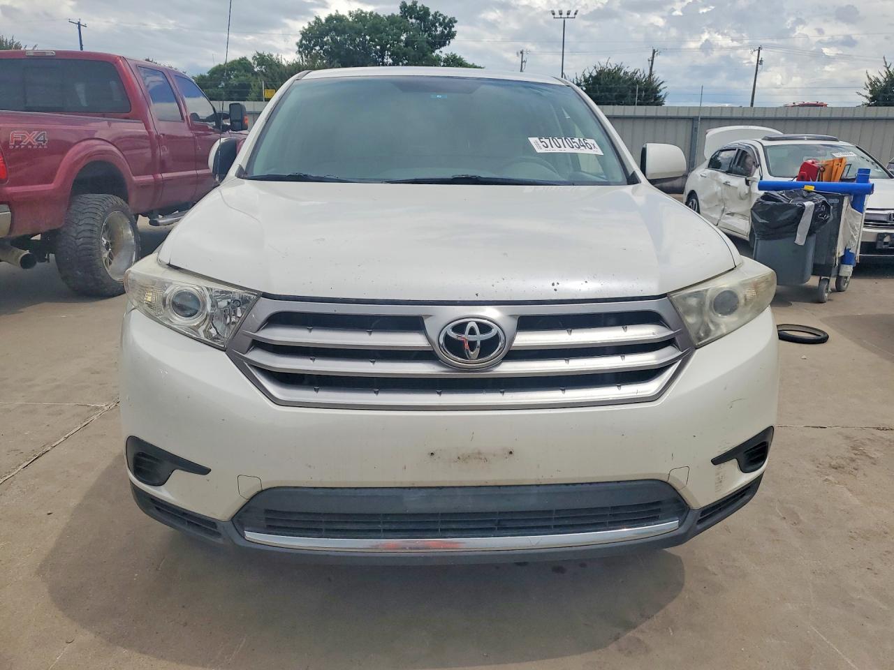 2011 Toyota Highlander Base White vin: 5TDZA3EH7BS009475