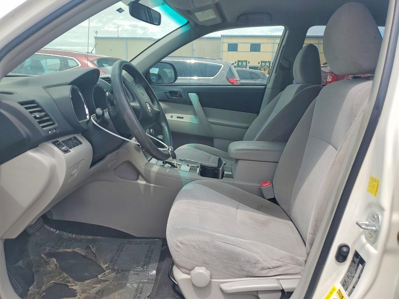 2011 Toyota Highlander Base White vin: 5TDZA3EH7BS009475