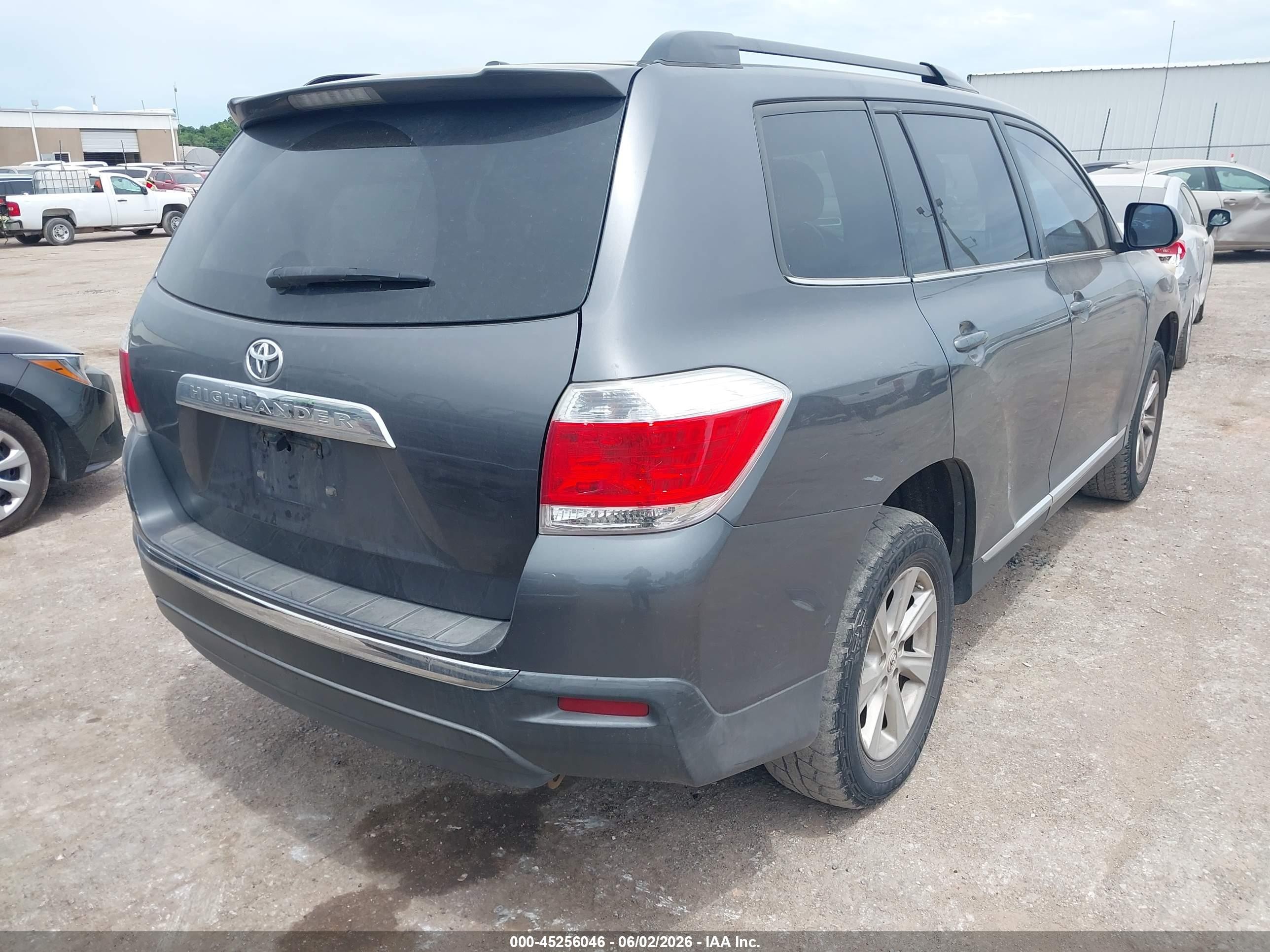 2011 Toyota Highlander   Silver vin: 5TDZA3EH7BS014515