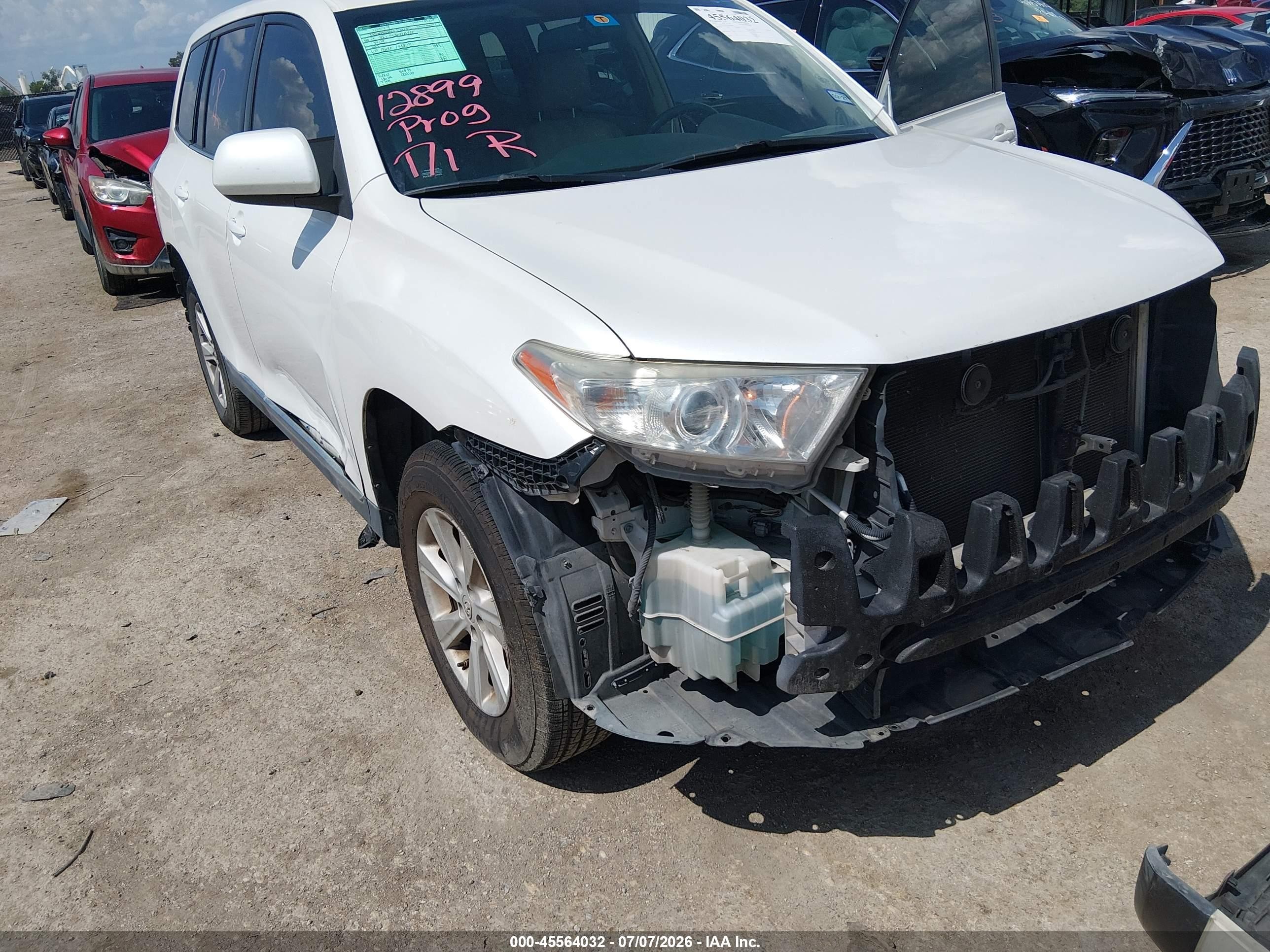 2013 Toyota Highlander   White vin: 5TDZA3EH7DS045489