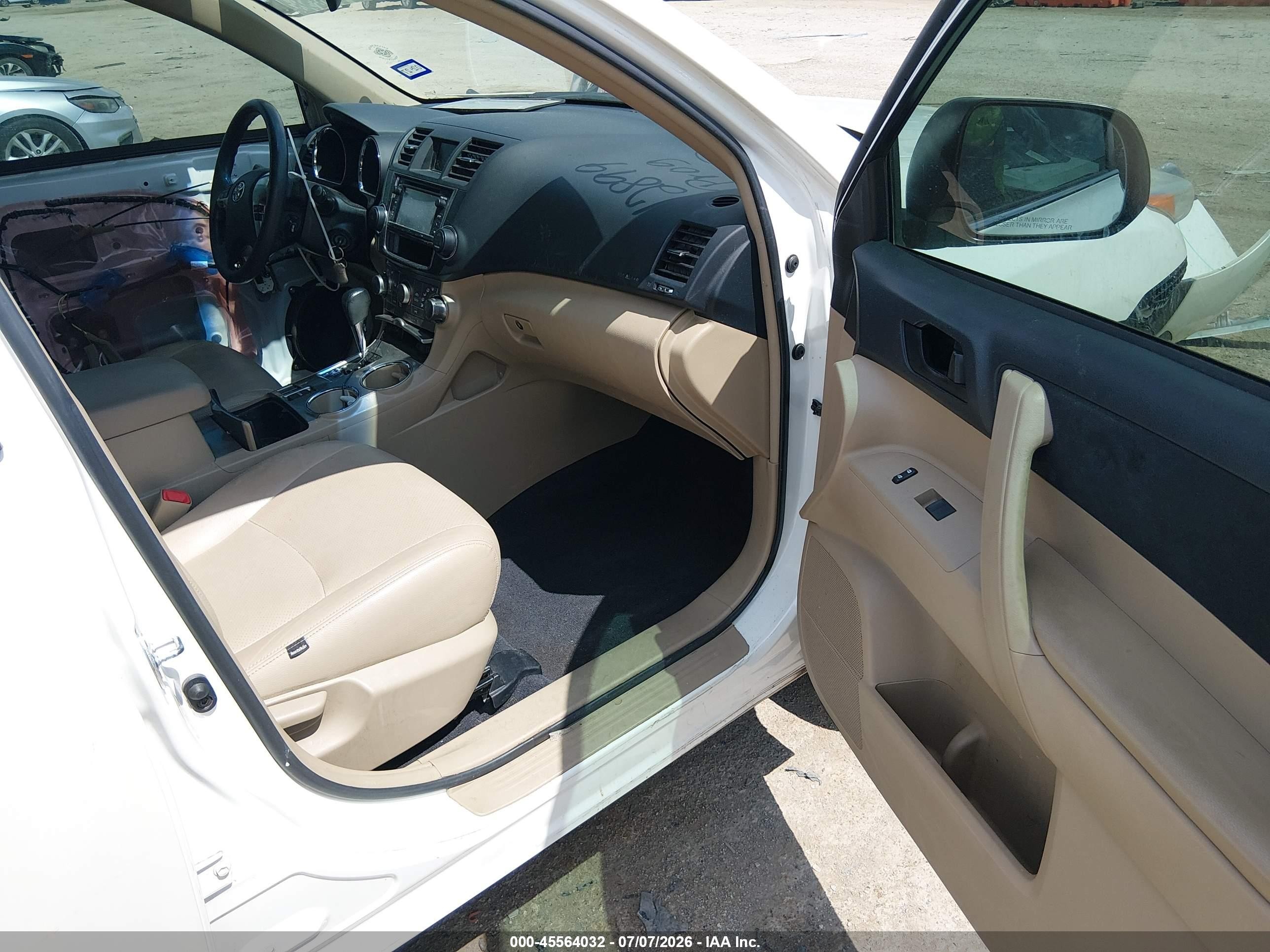 2013 Toyota Highlander   White vin: 5TDZA3EH7DS045489