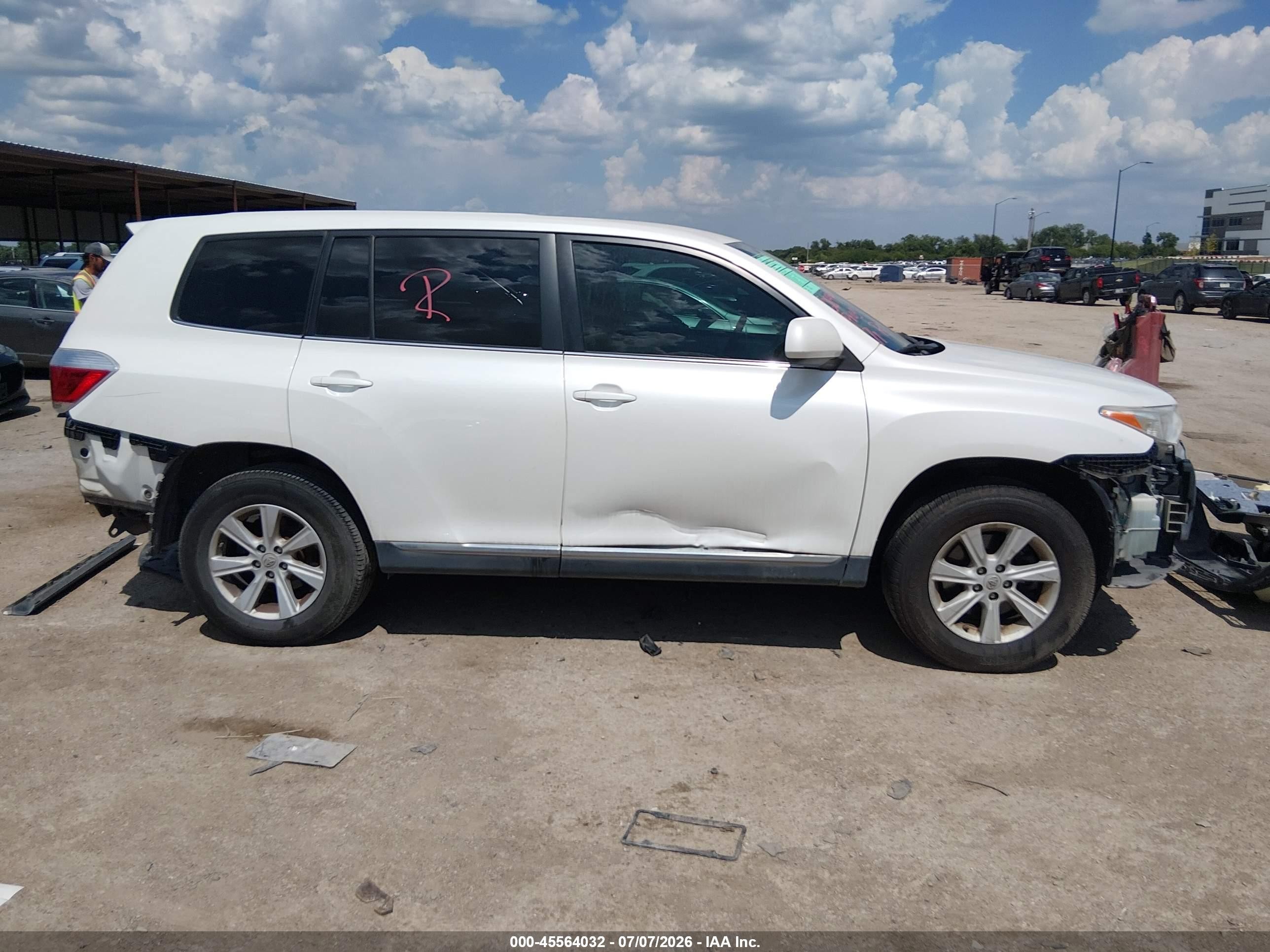 2013 Toyota Highlander   White vin: 5TDZA3EH7DS045489