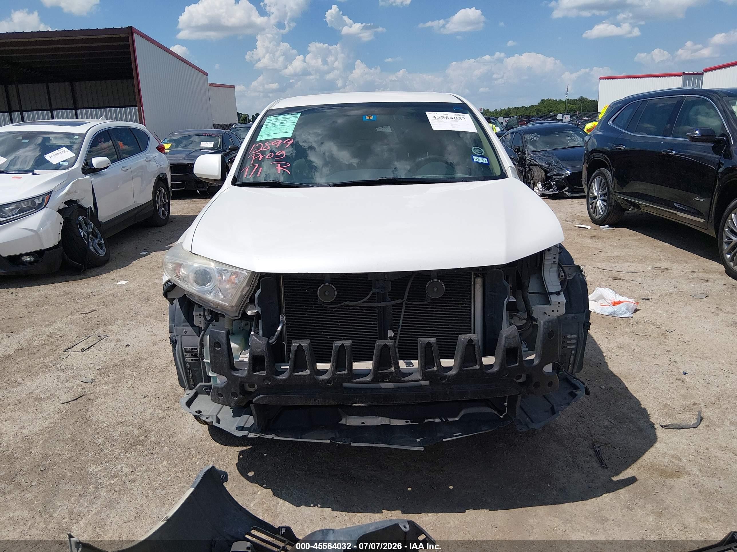 2013 Toyota Highlander   White vin: 5TDZA3EH7DS045489