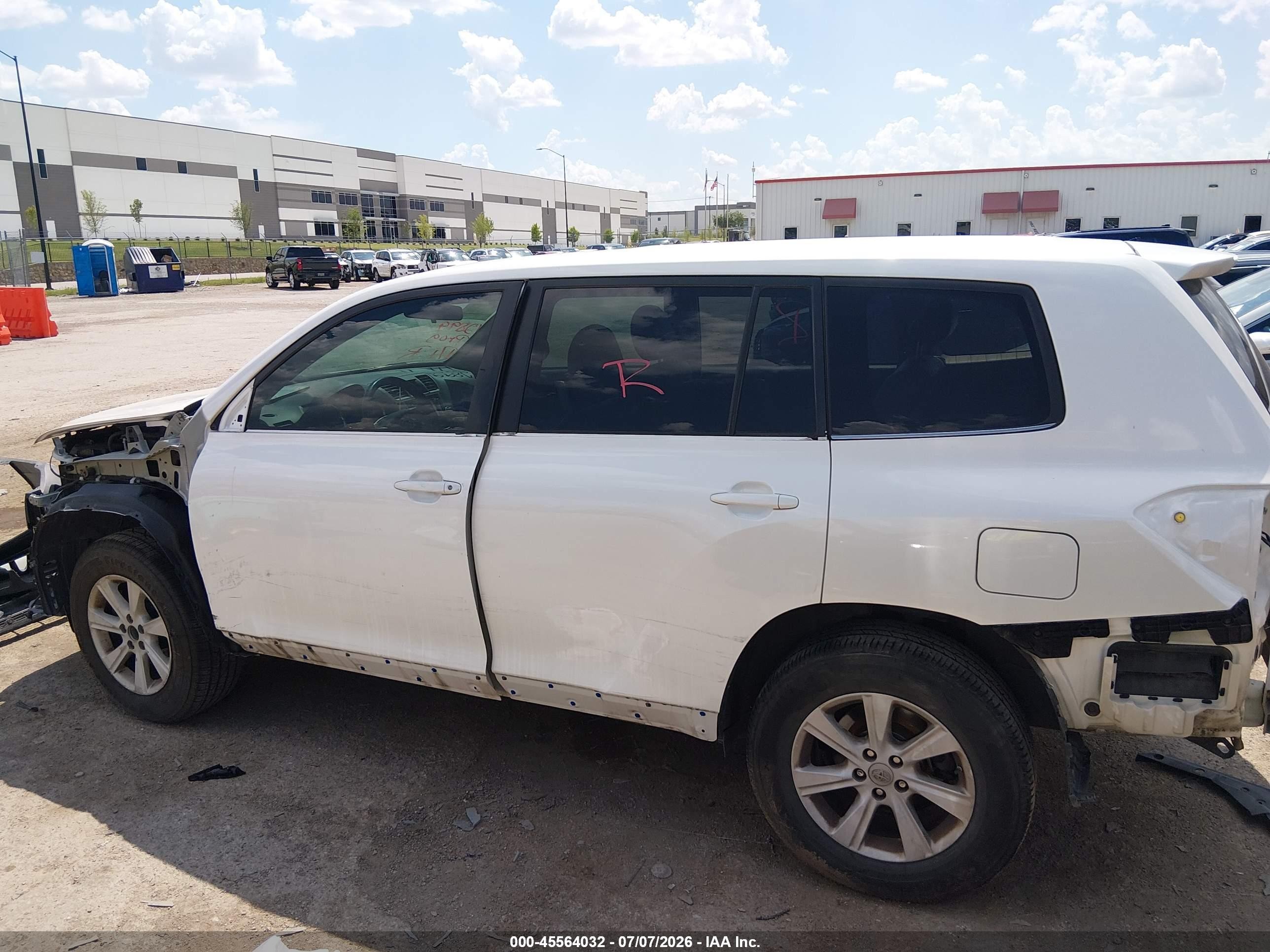 2013 Toyota Highlander   White vin: 5TDZA3EH7DS045489