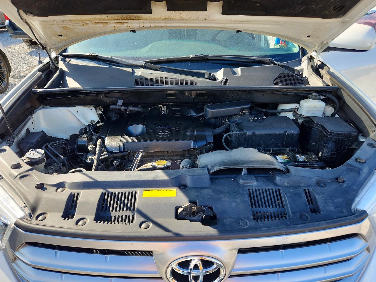 2012 Toyota Highlander Base White vin: 5TDZA3EH8CS018140
