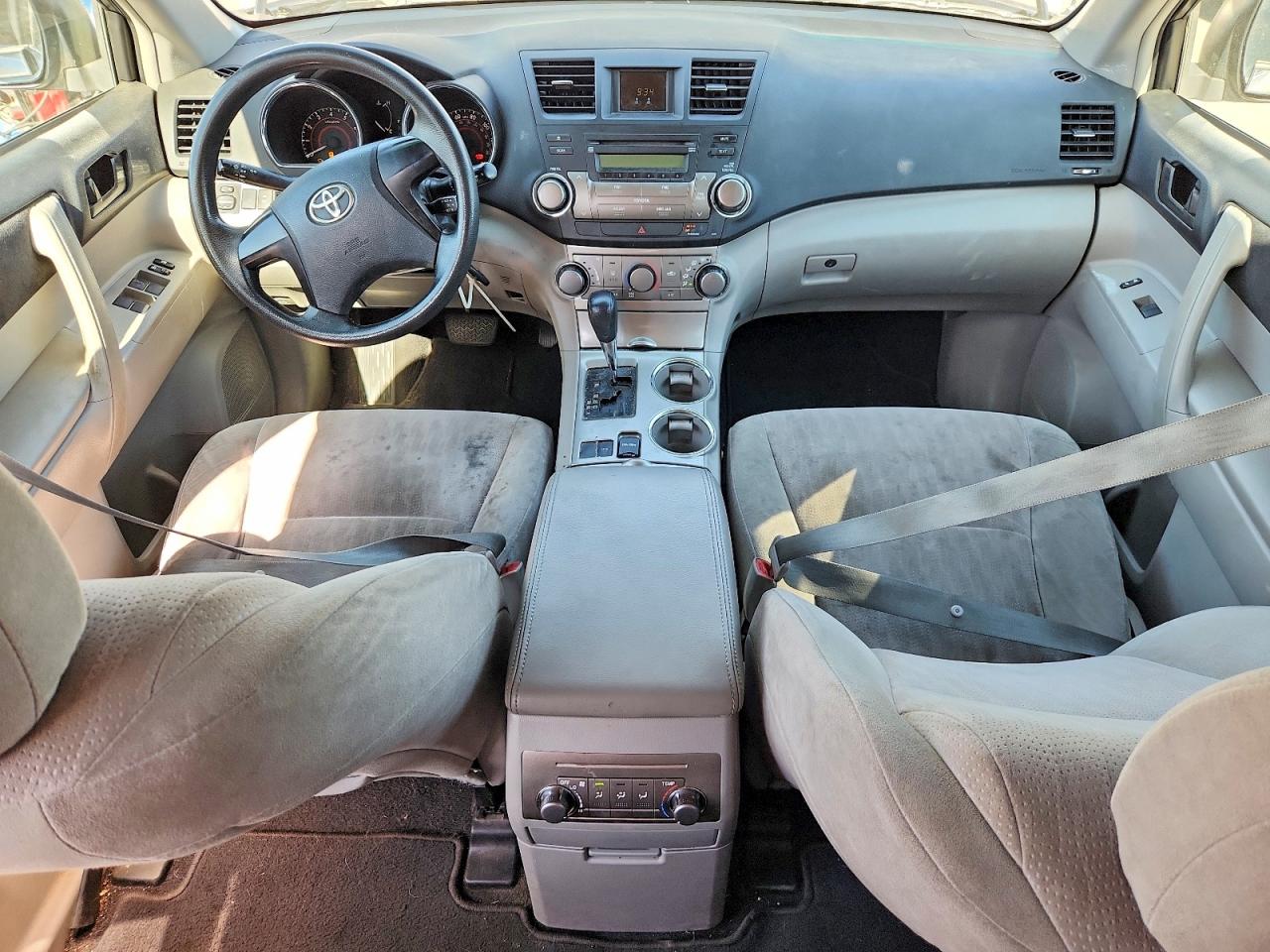 2012 Toyota Highlander Base Silver vin: 5TDZA3EH8CS018834