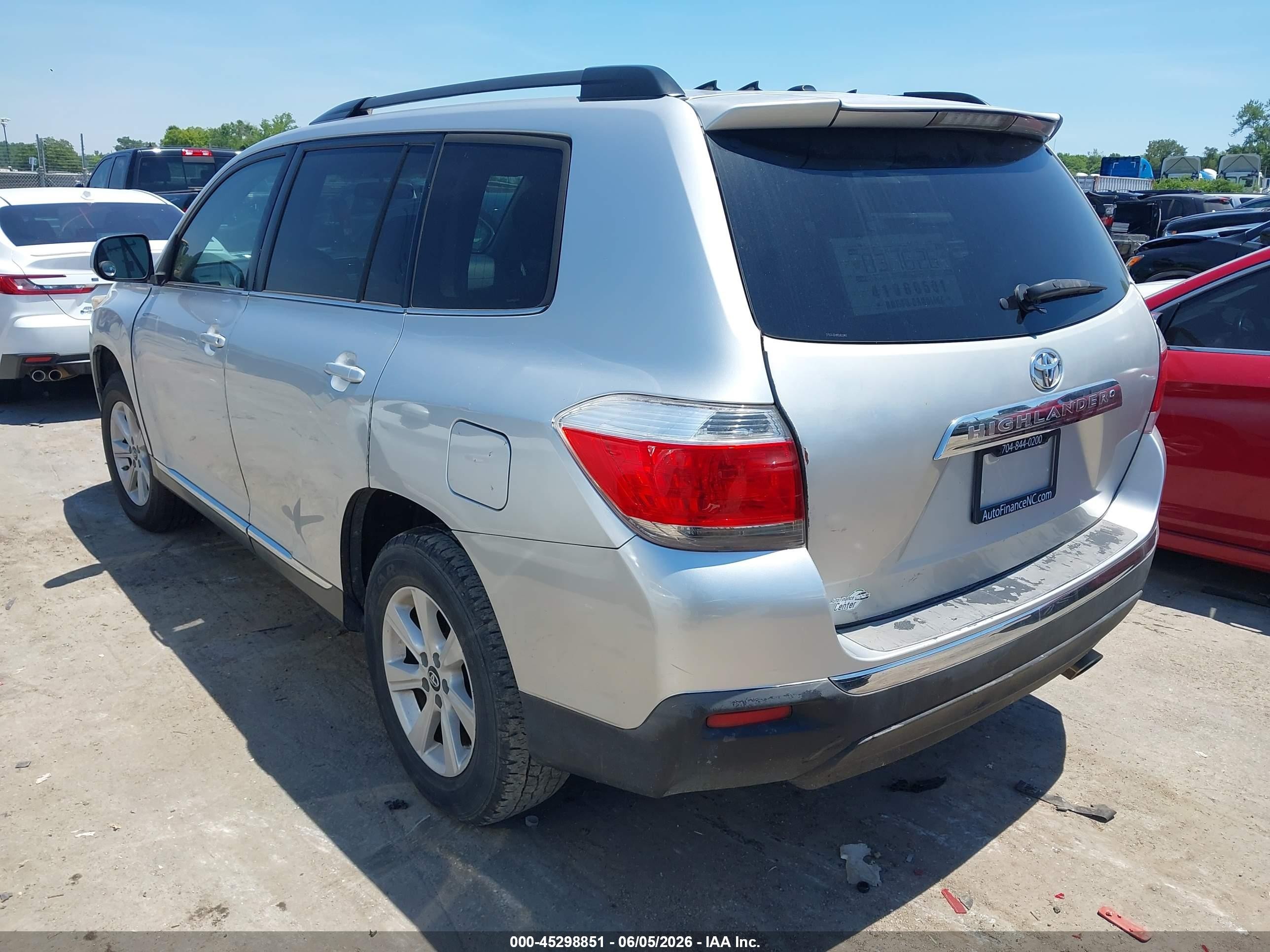 2012 Toyota Highlander   Silver vin: 5TDZA3EH8CS022883