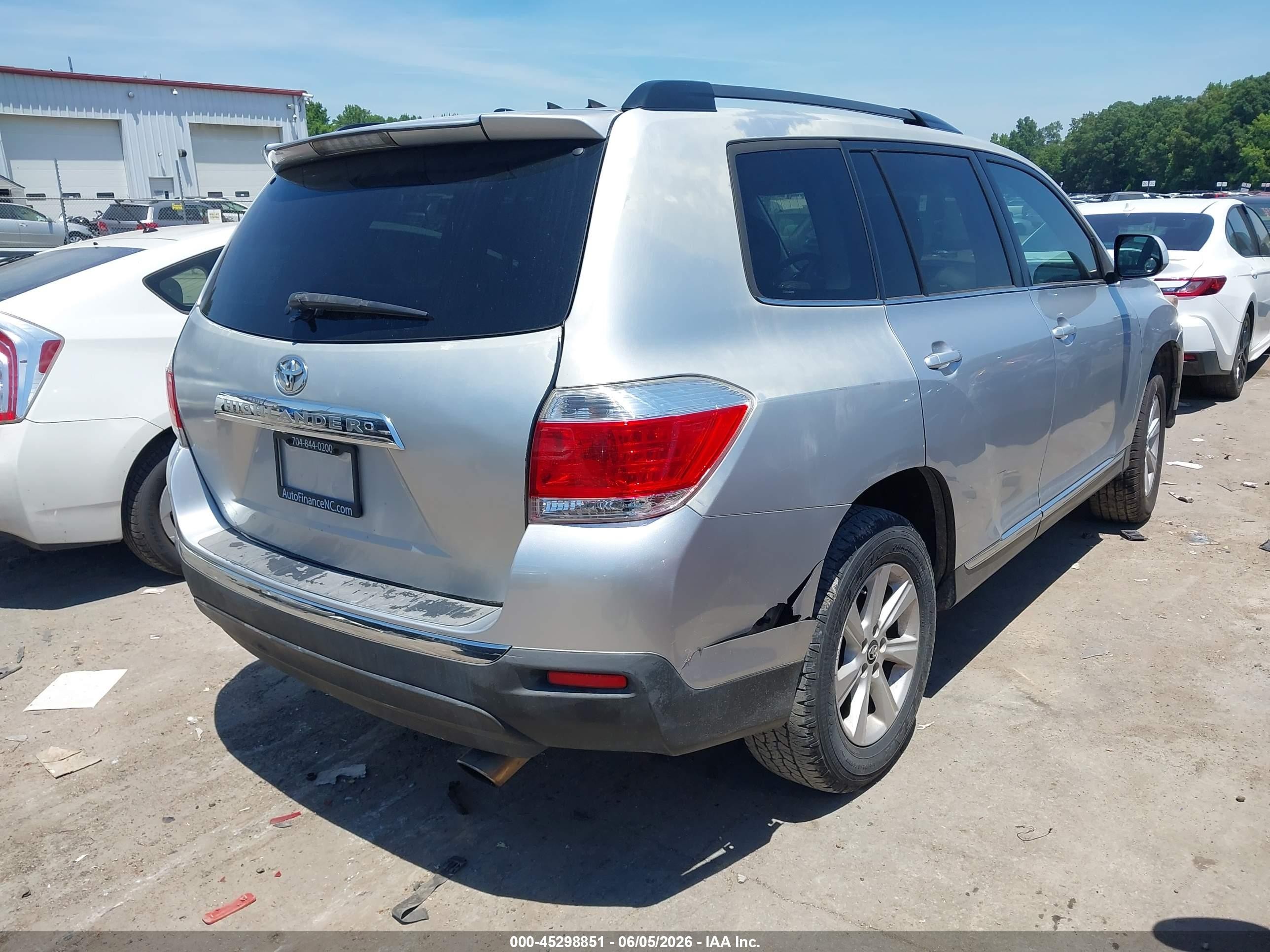 2012 Toyota Highlander   Silver vin: 5TDZA3EH8CS022883