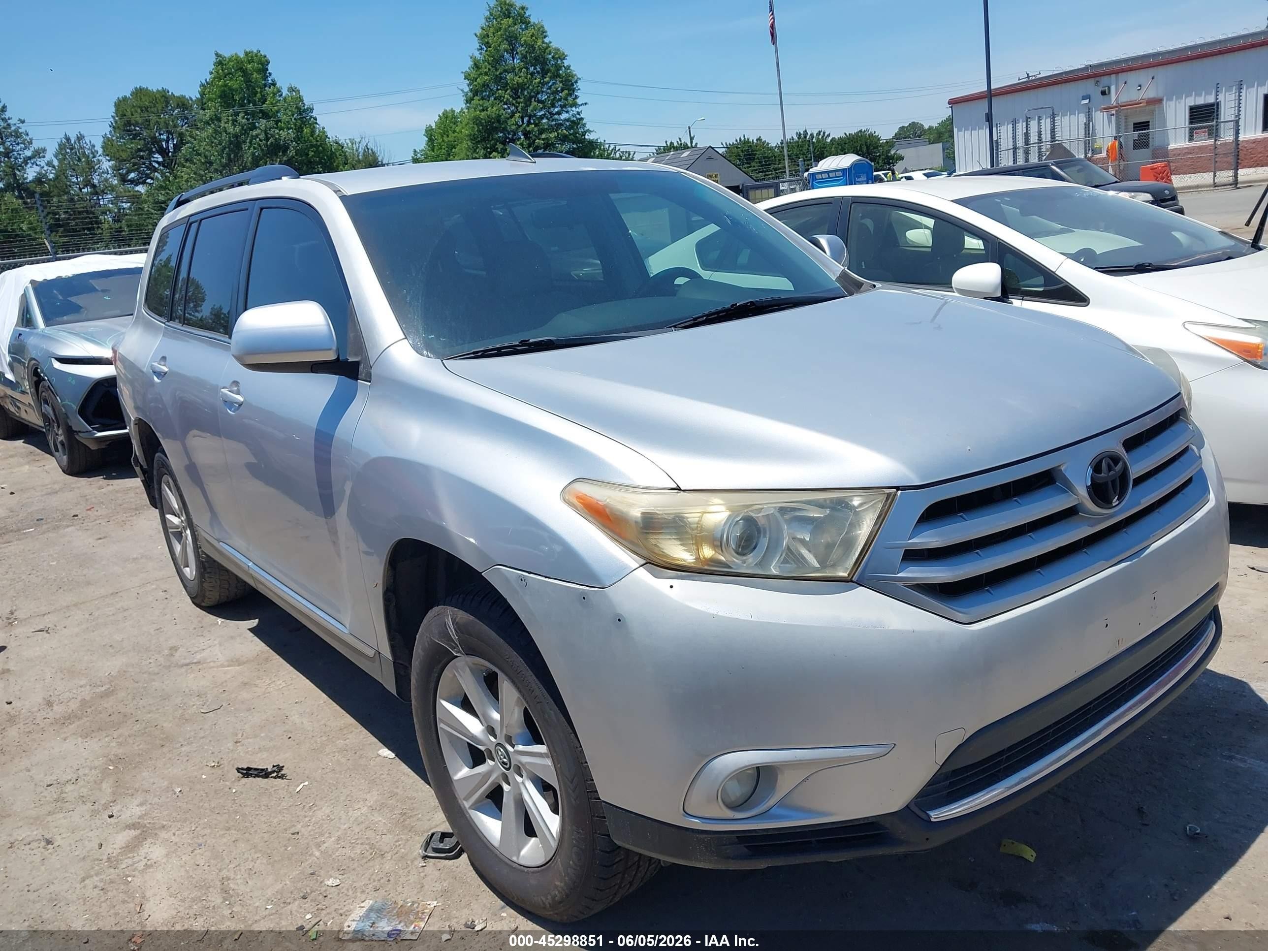 2012 Toyota Highlander   Silver vin: 5TDZA3EH8CS022883