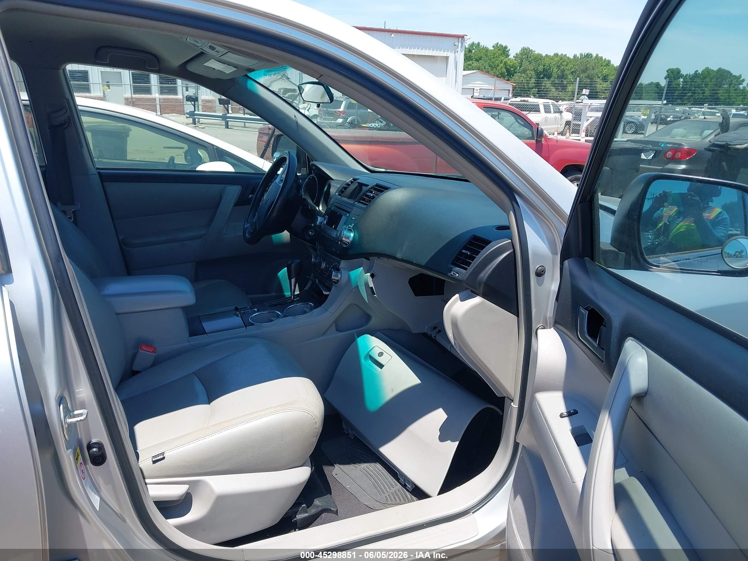 2012 Toyota Highlander   Silver vin: 5TDZA3EH8CS022883